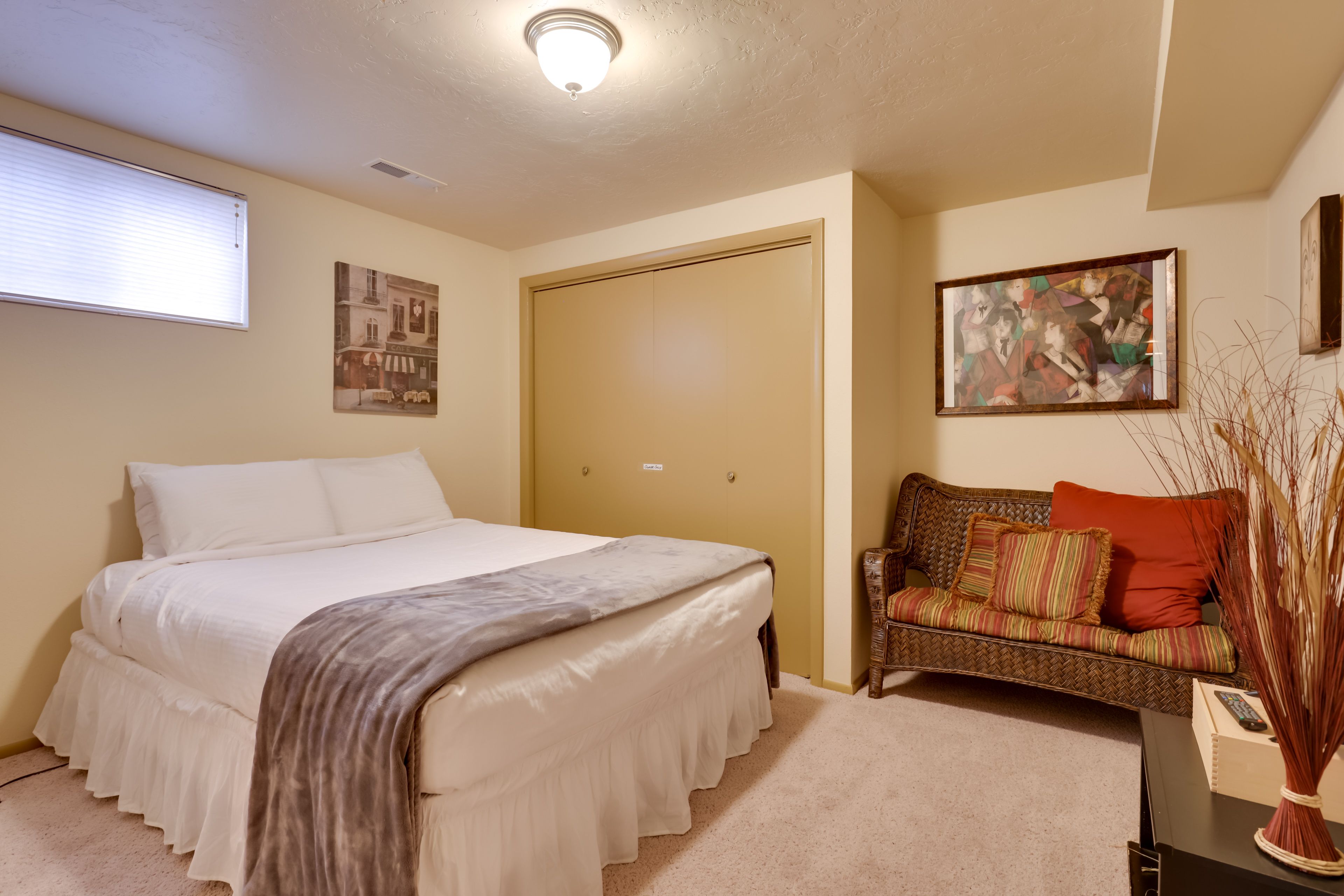 Bedroom 4 | Basement | Queen Bed
