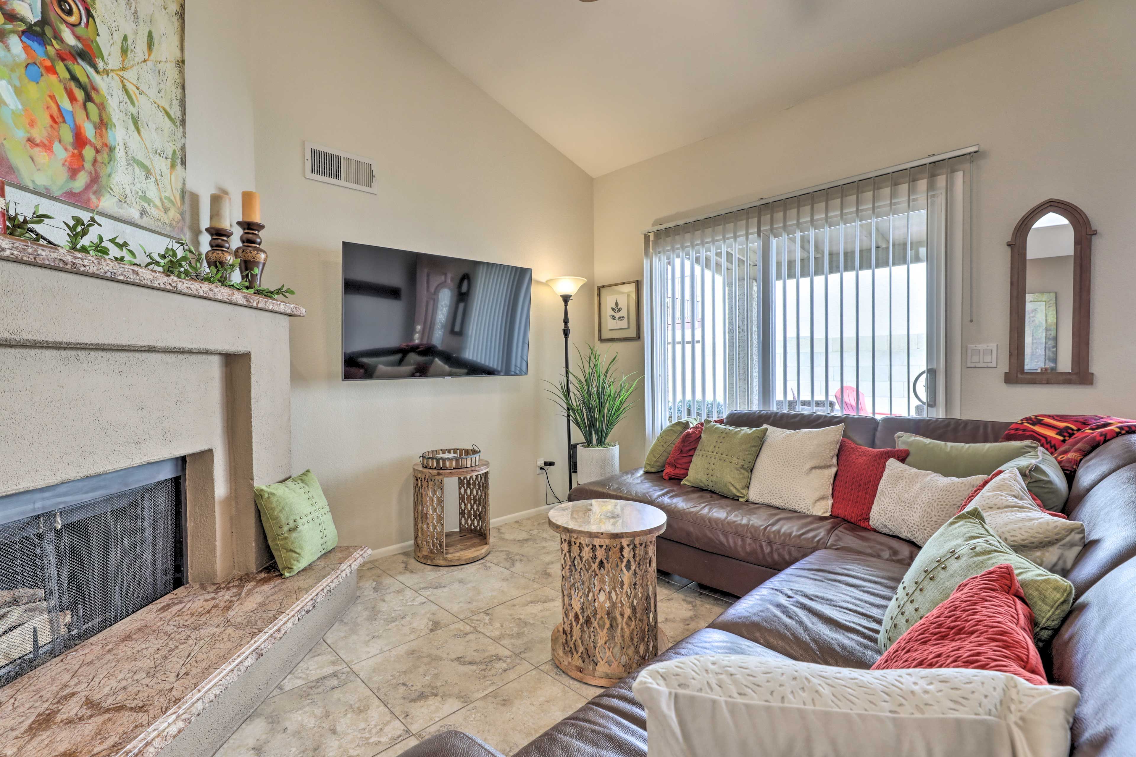 Living Room | Free WiFi | Smart TV | Central A/C