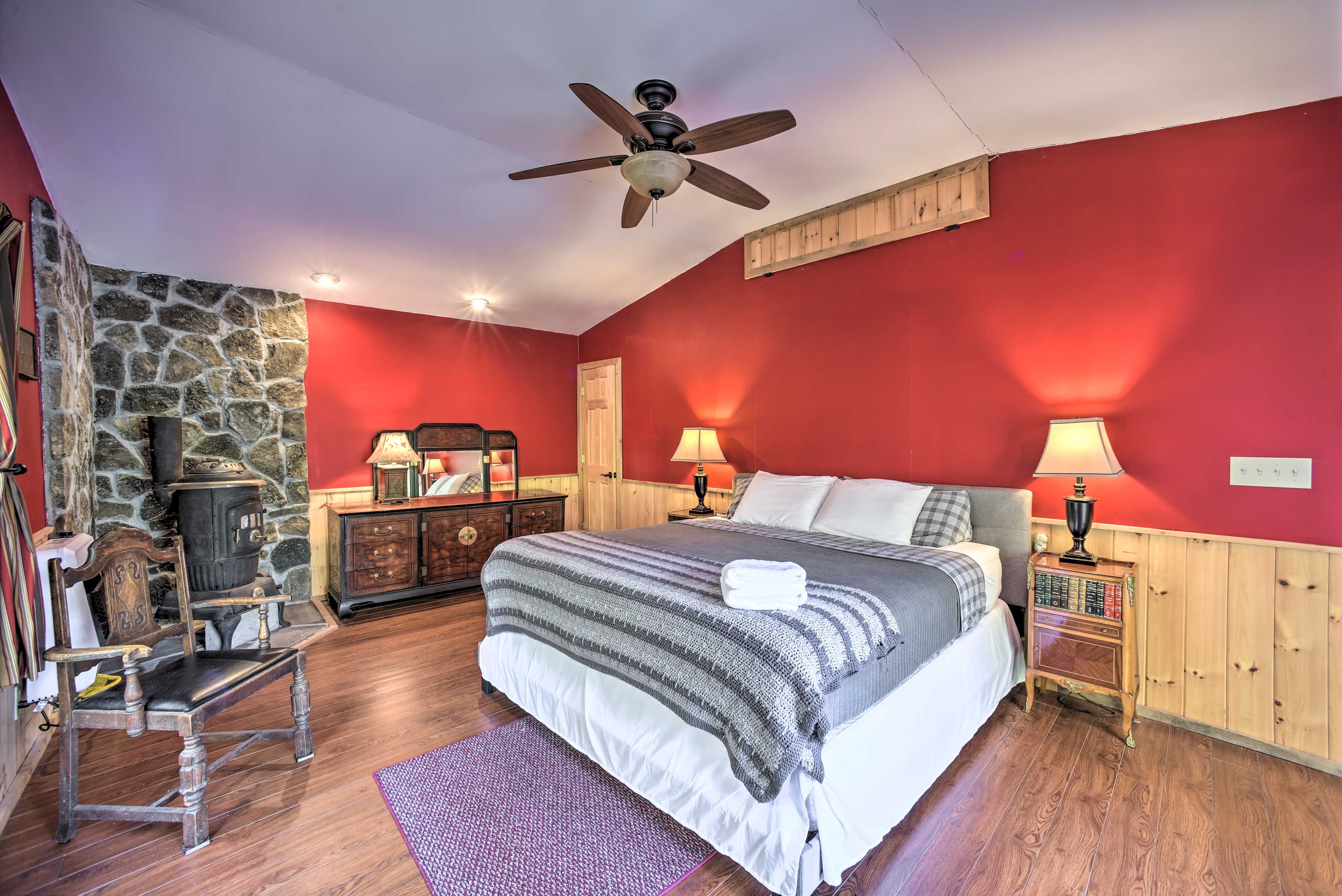 Bedroom 1 | 1st Floor | King Bed
