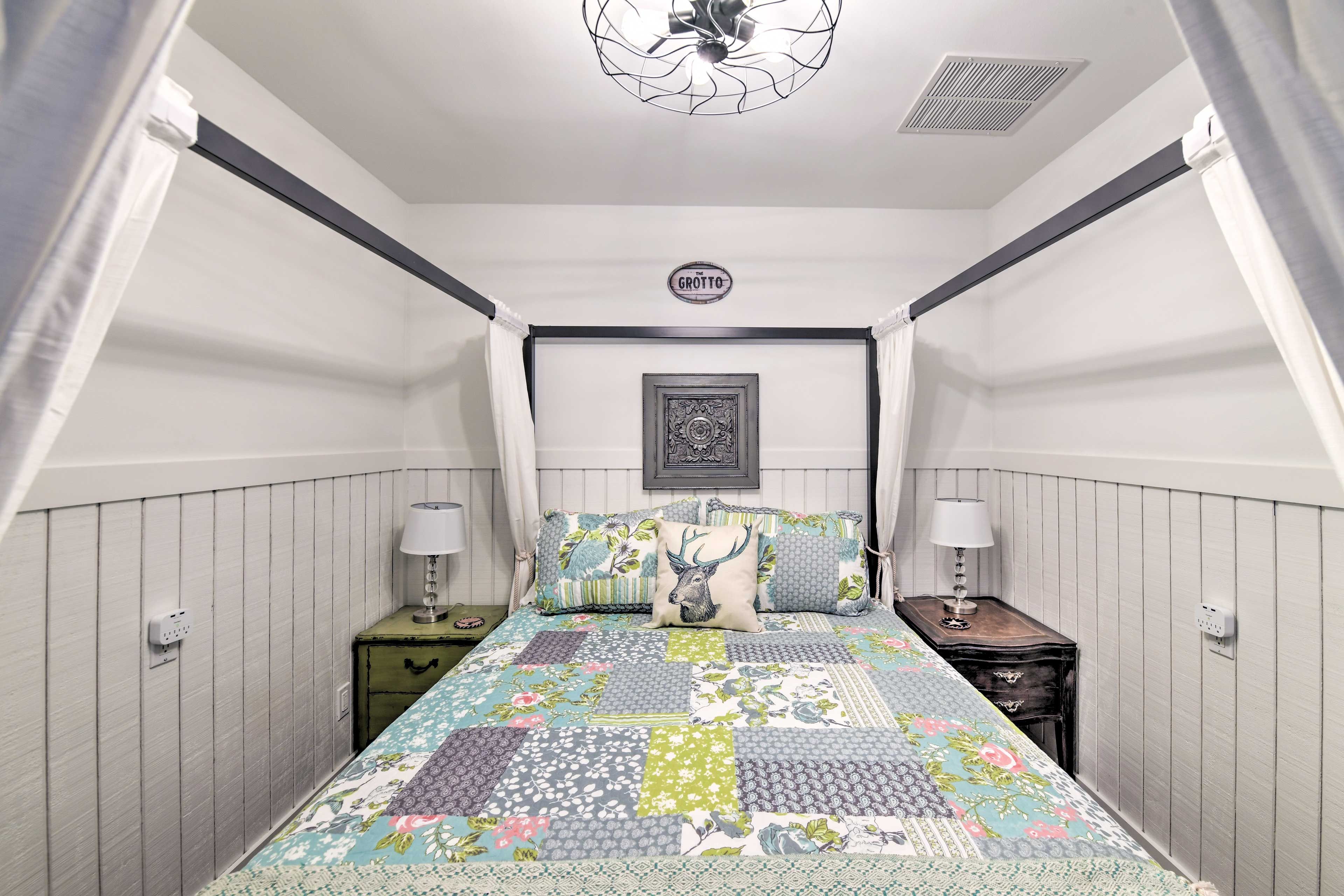 Bedroom 3 | Queen Bed