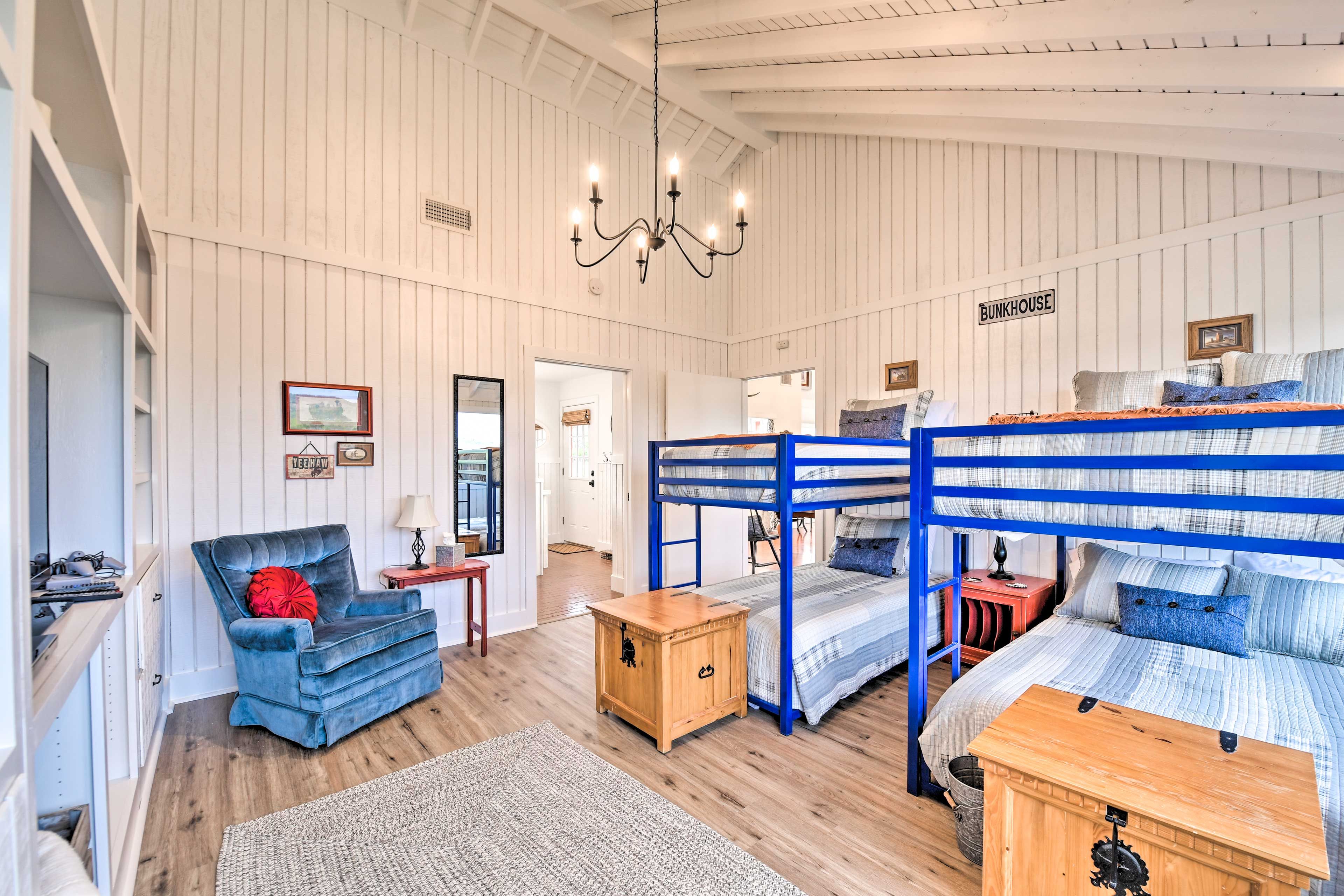 Bedroom 2 | Twin Bunk Bed | Full Bunk Bed