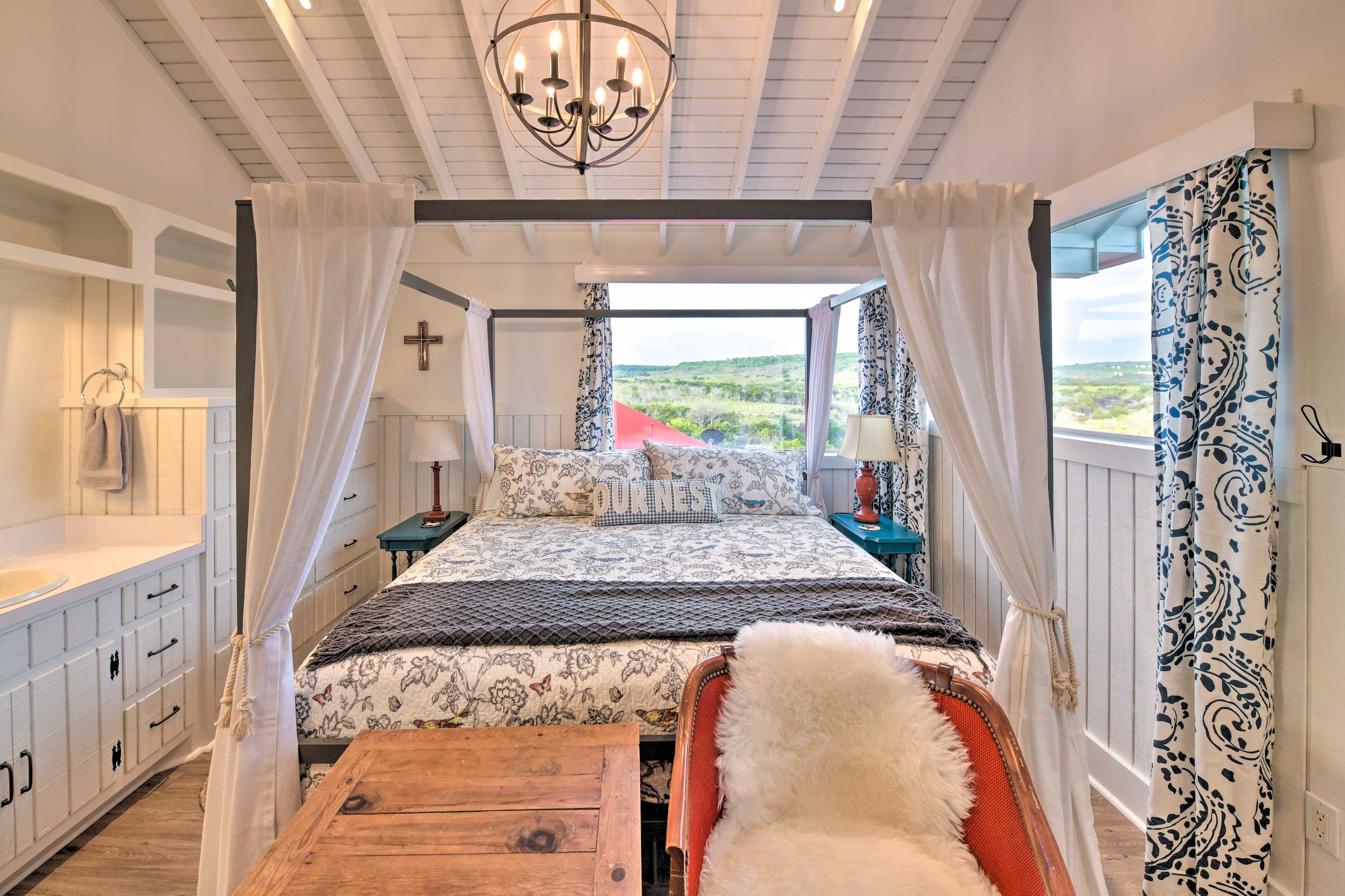 Bedroom 5 | King Bed