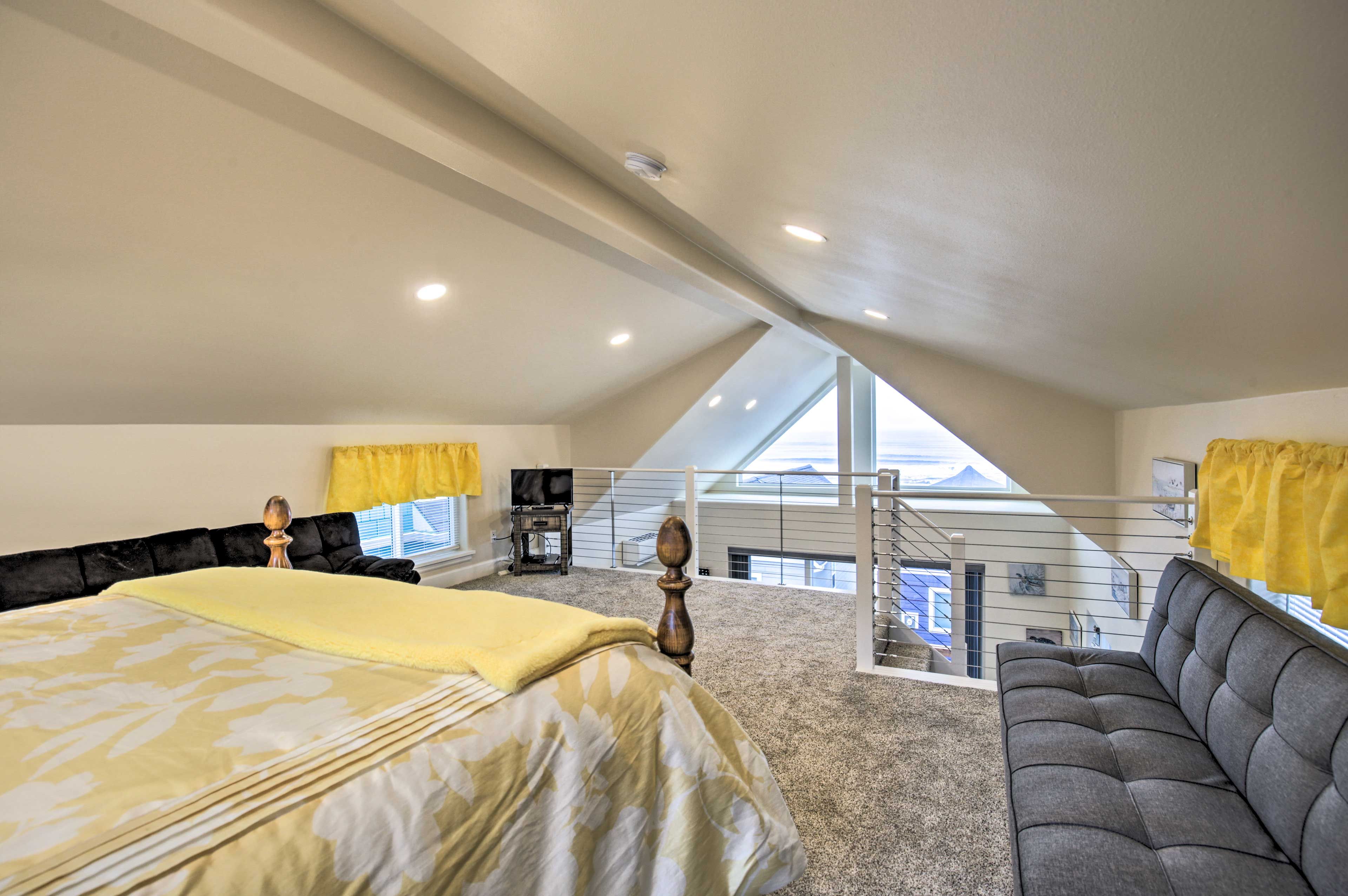 Bedroom 2 (Loft) | Queen Bed | 2 Futons