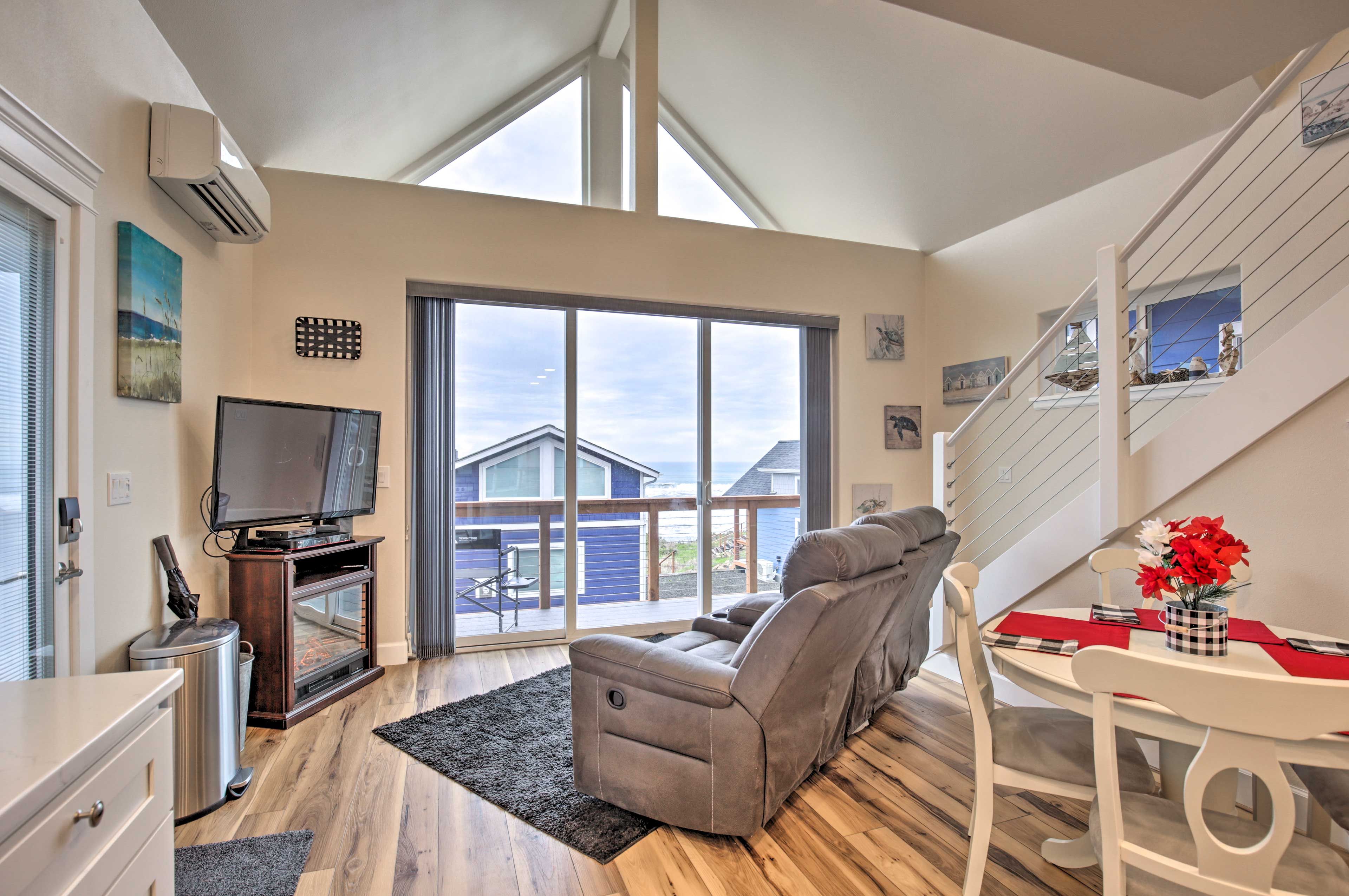 Living Room | Cable TV | Free WiFi