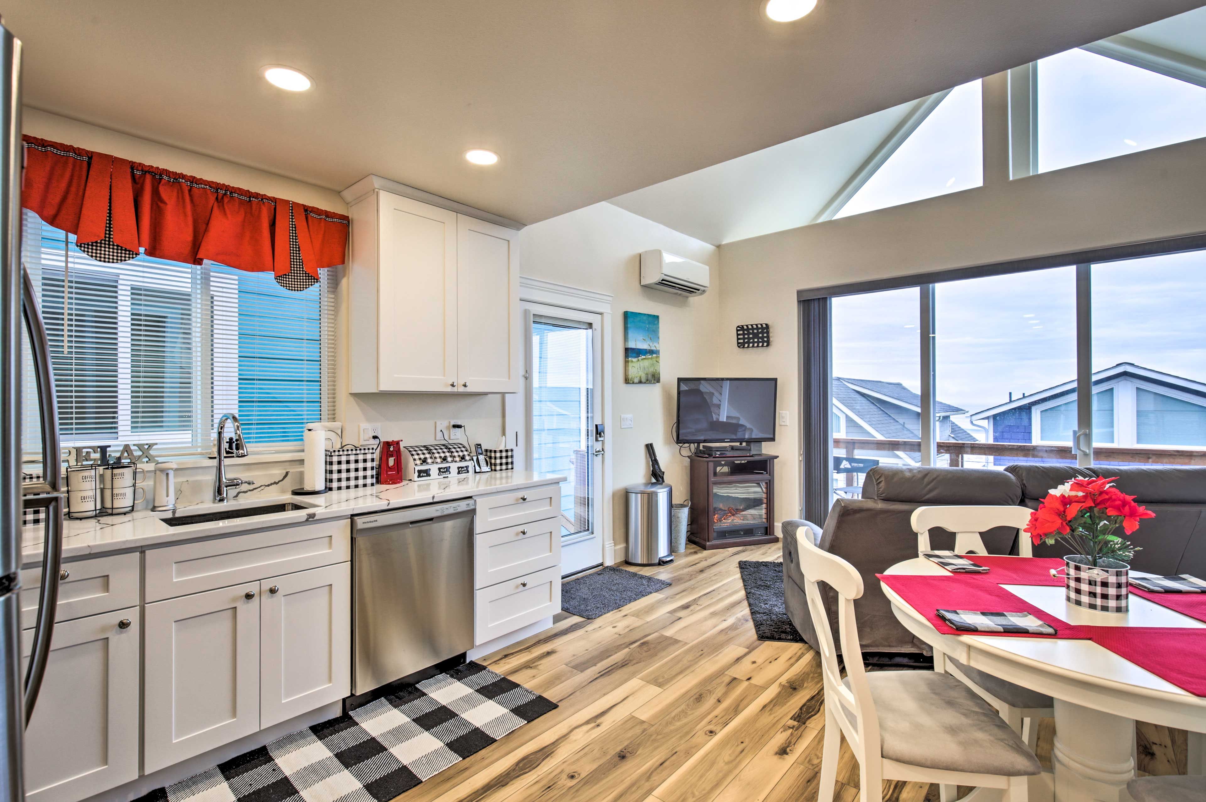 Fully Equipped Kitchen | Dishware & Flatware