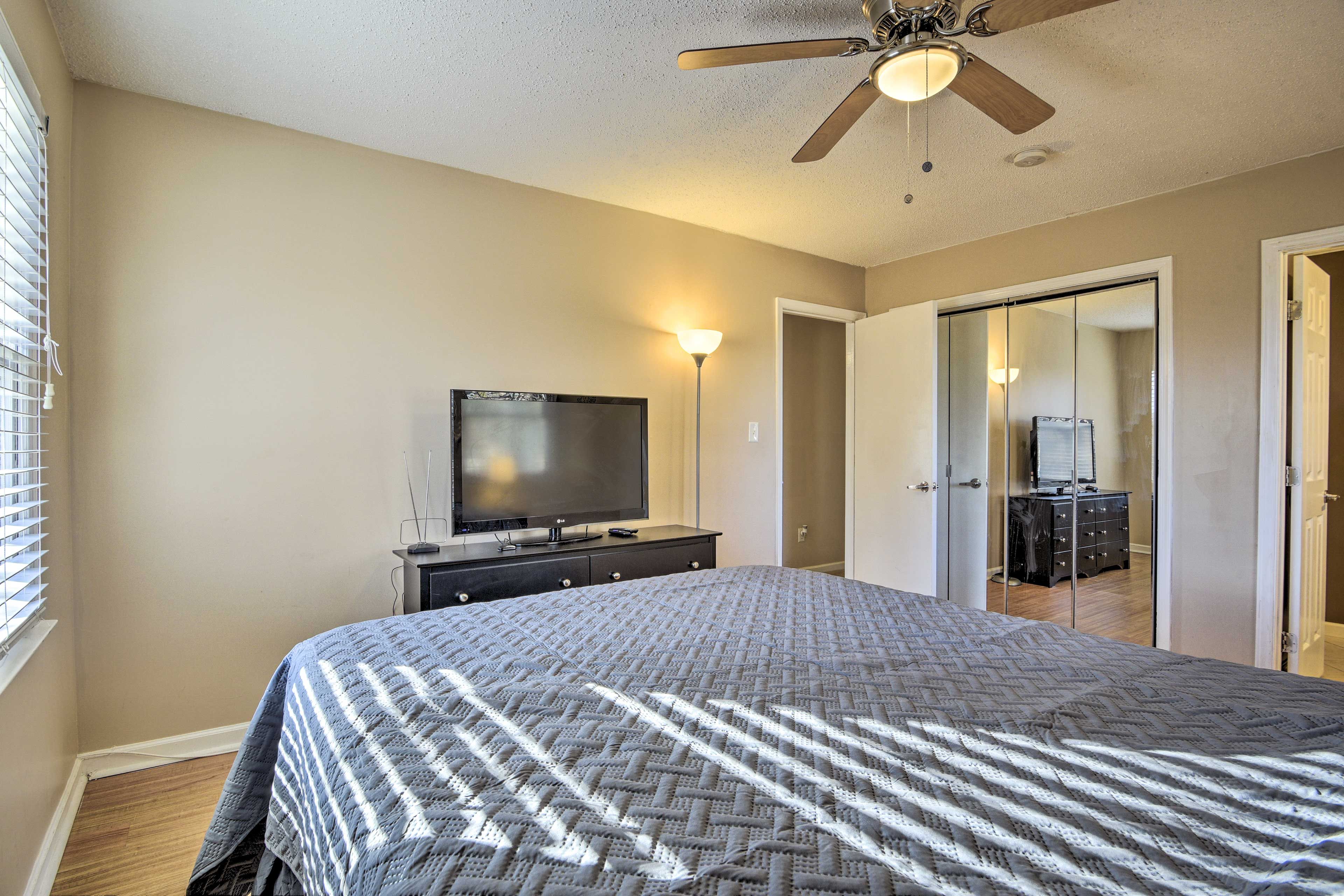 Bedroom 1 | Smart TV