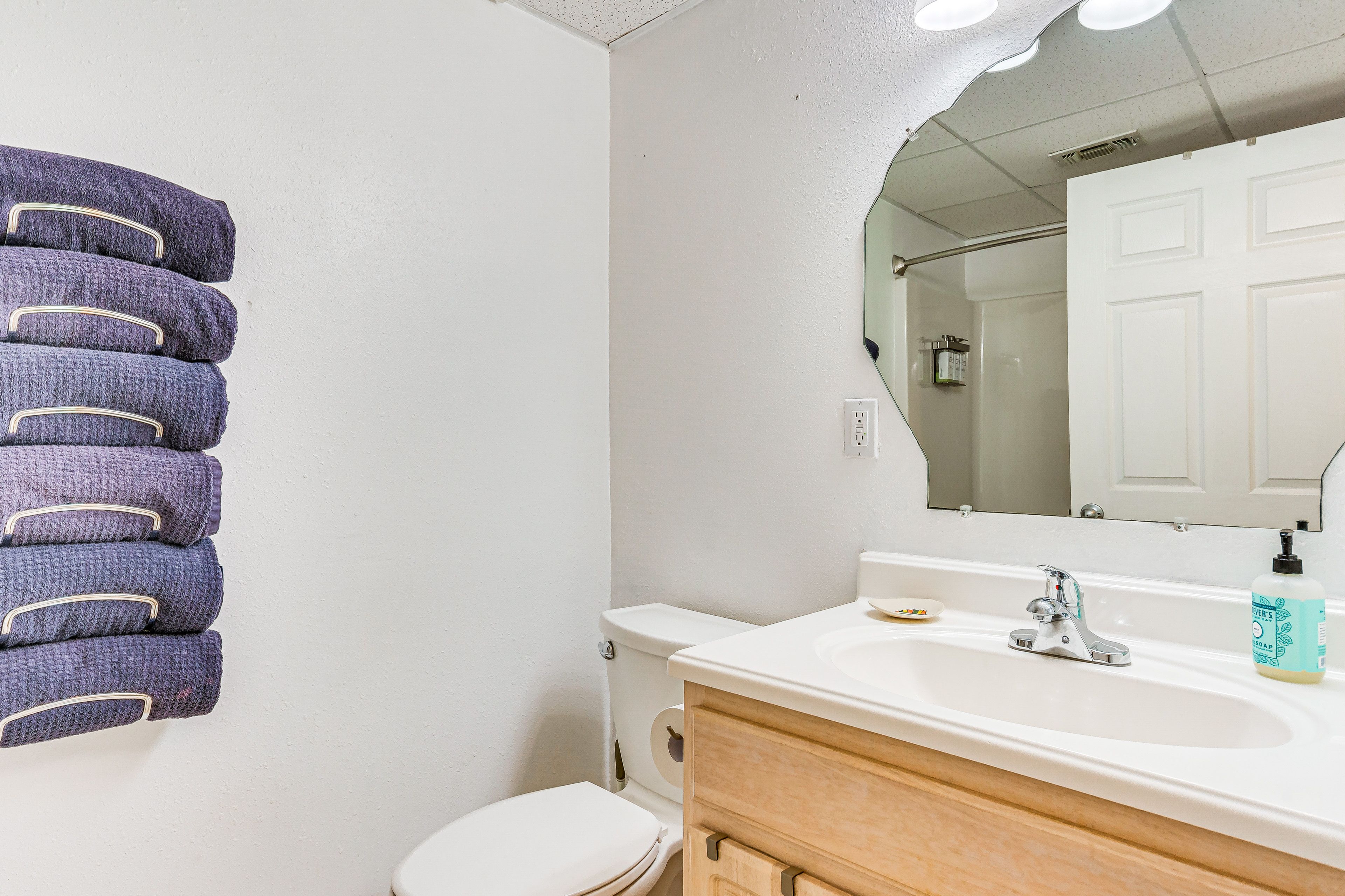 En-Suite Bathroom | Sustainably Sourced & Organic Towels Provided