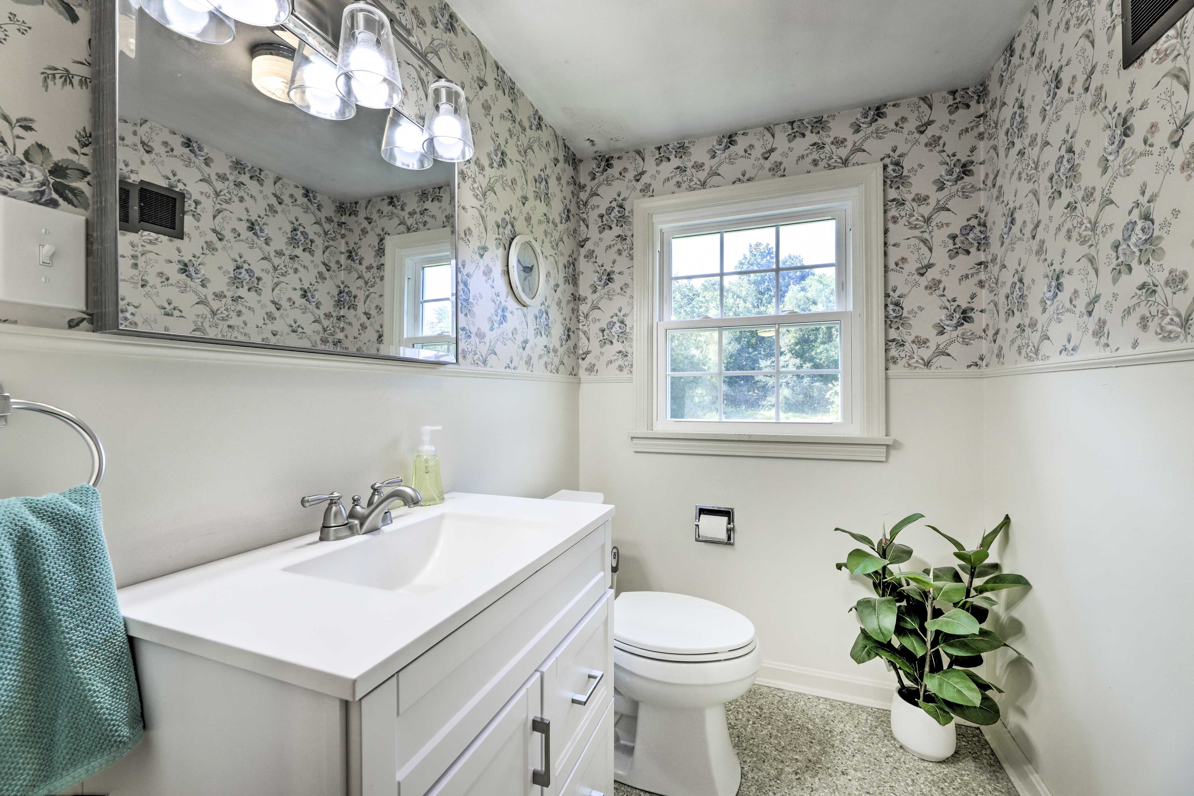 Half Bathroom | 2nd Floor