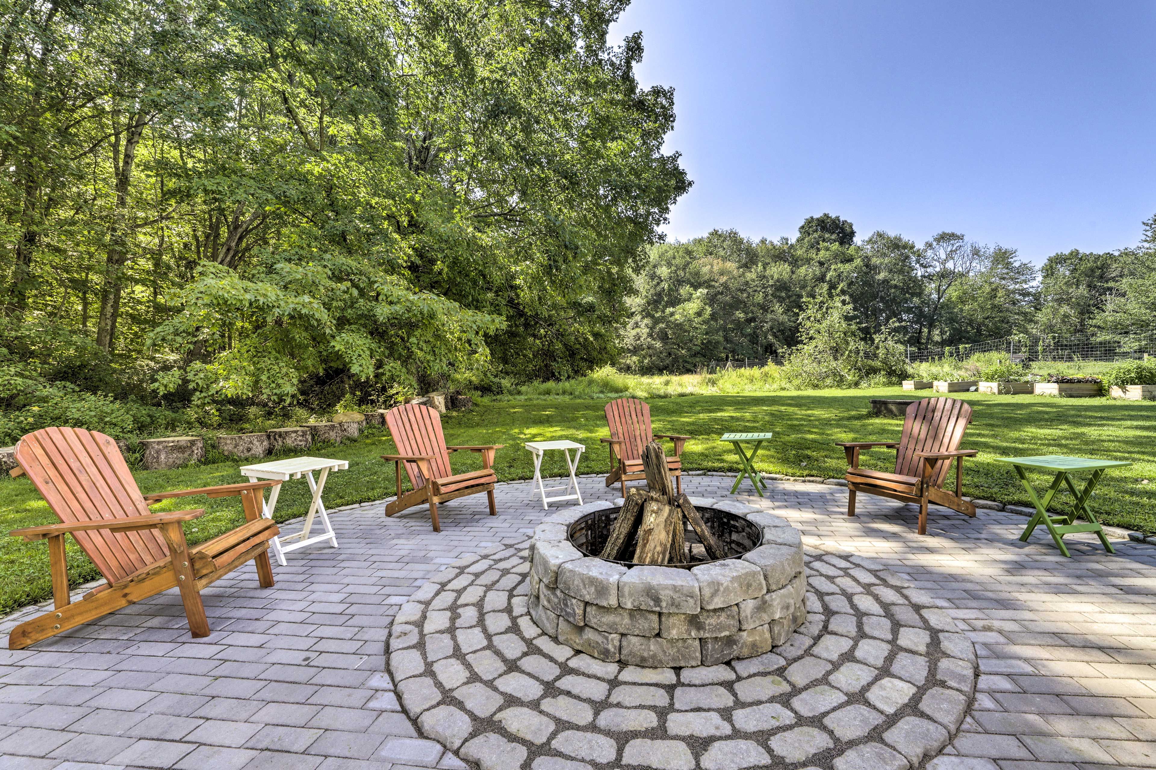 Private Yard | Wood-Burning Fire Pit