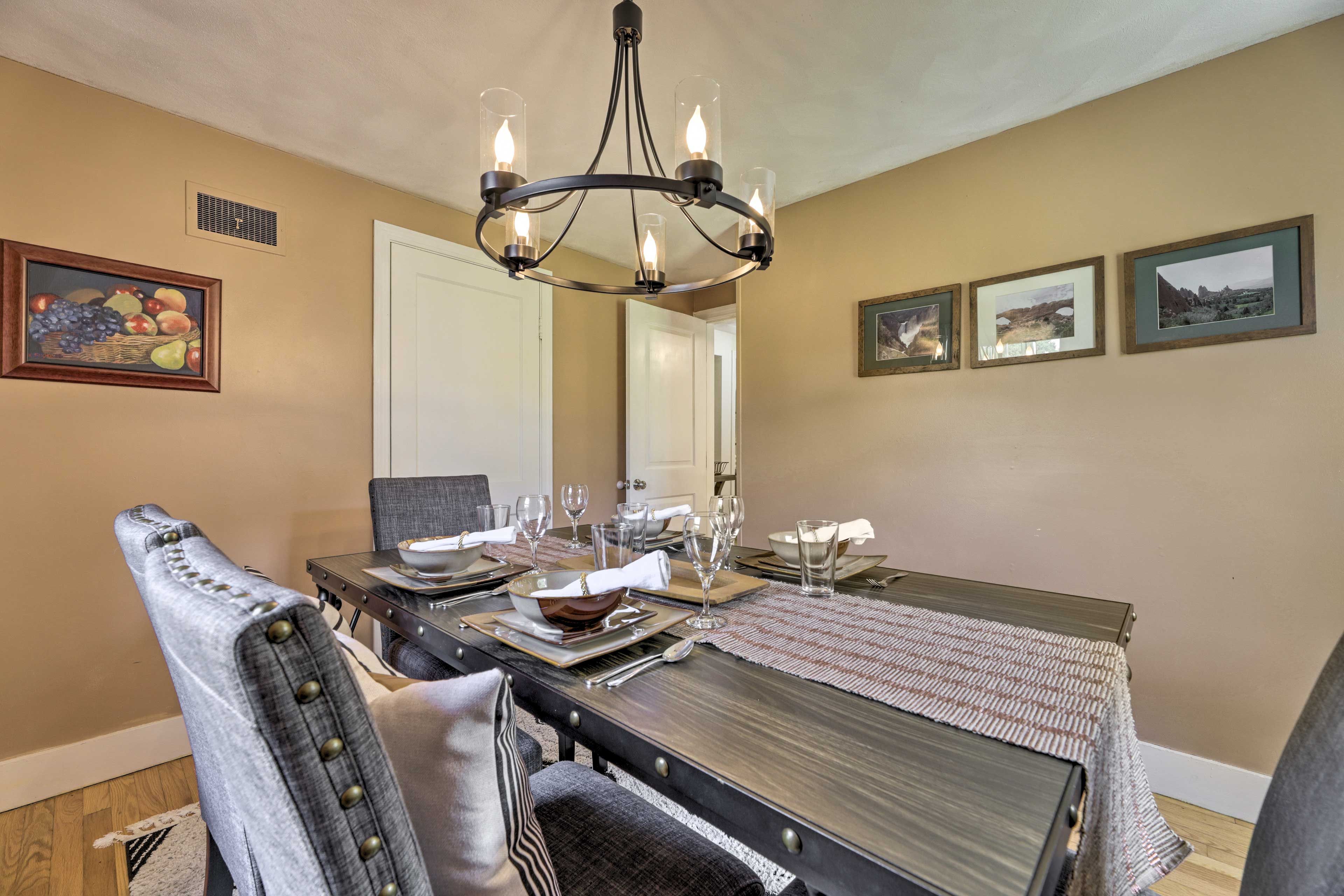 Dining Room | Dishware/Flatware Provided