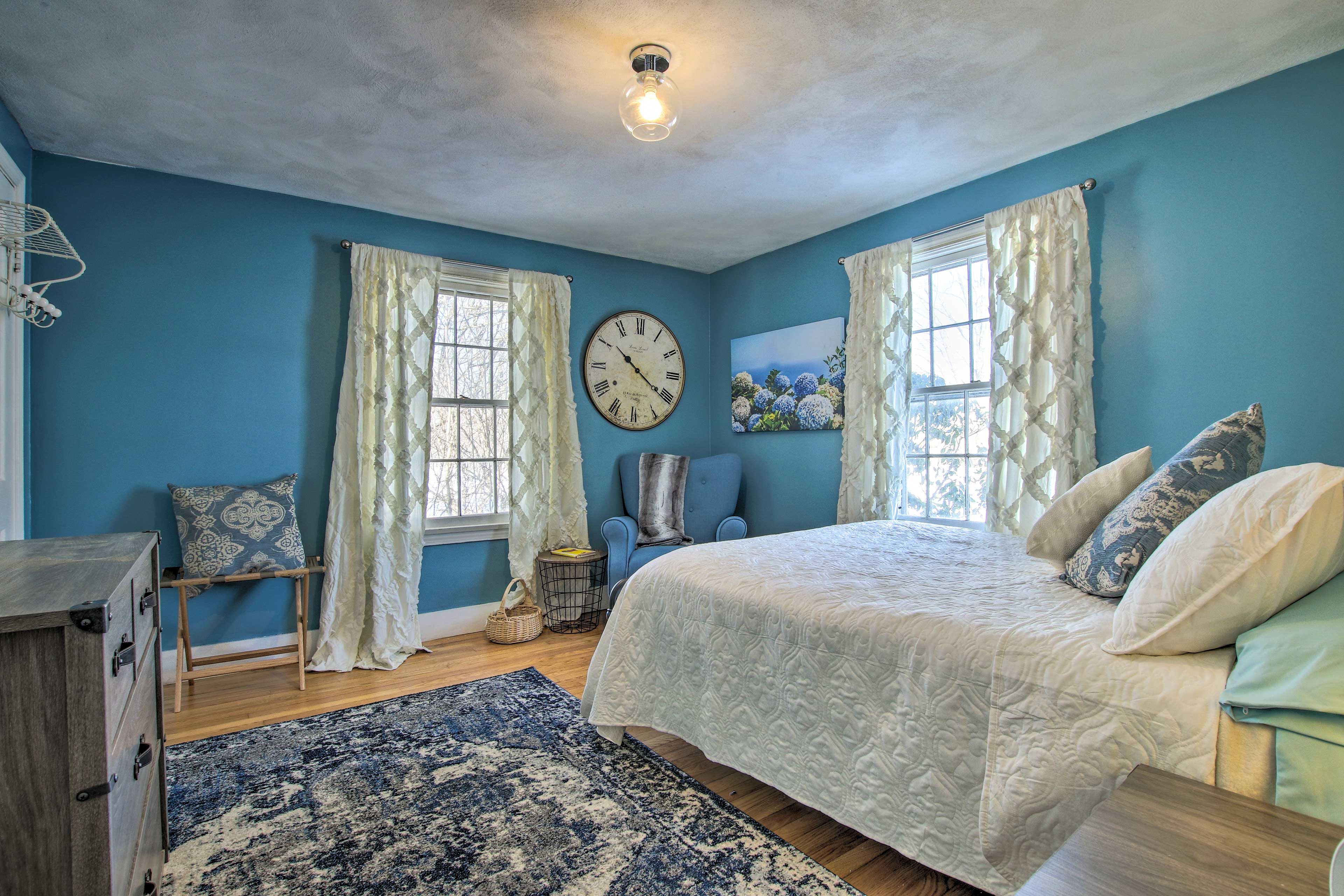 Bedroom 2 | 1st Floor | Queen Bed