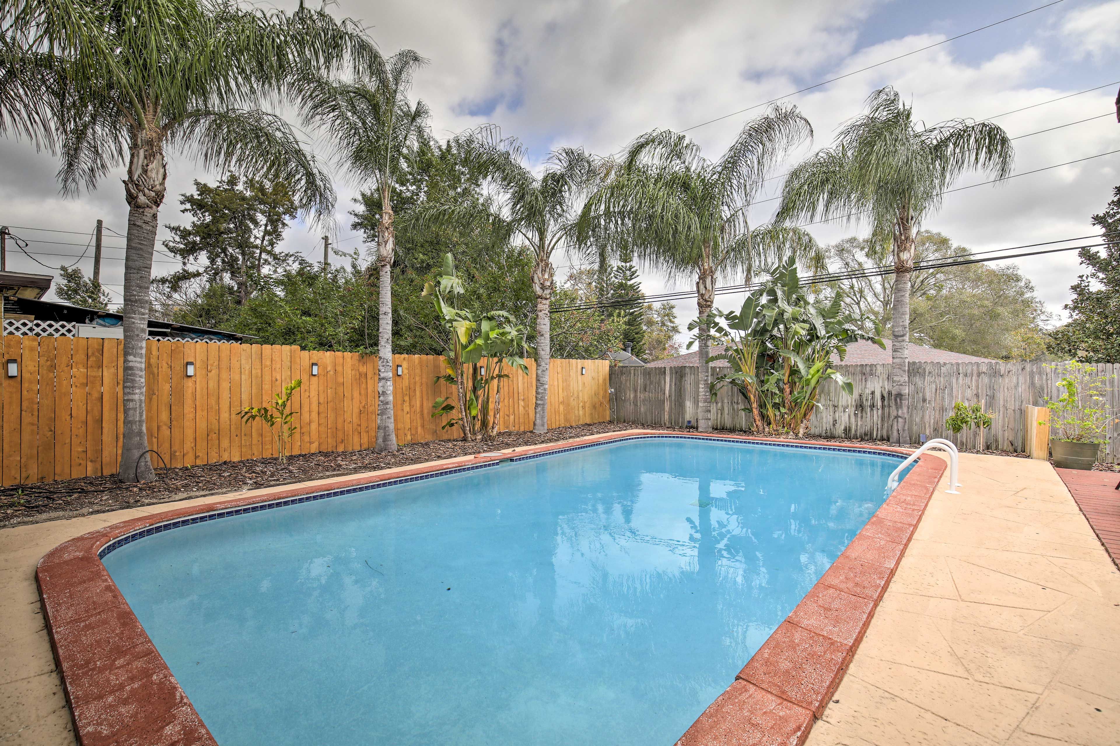 Enclosed Yard & Private Pool