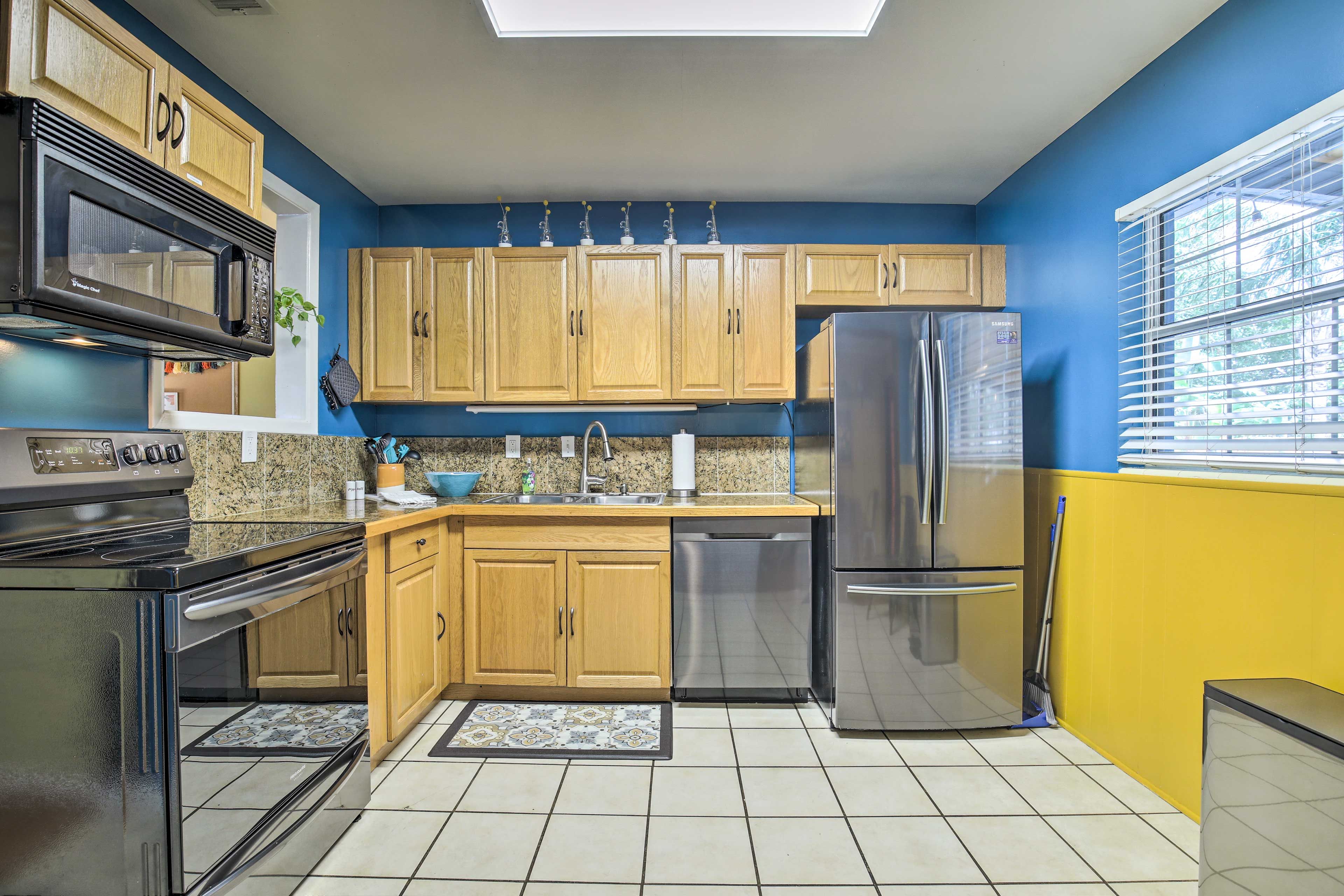Fully Equipped Kitchen | Dishware & Flatware