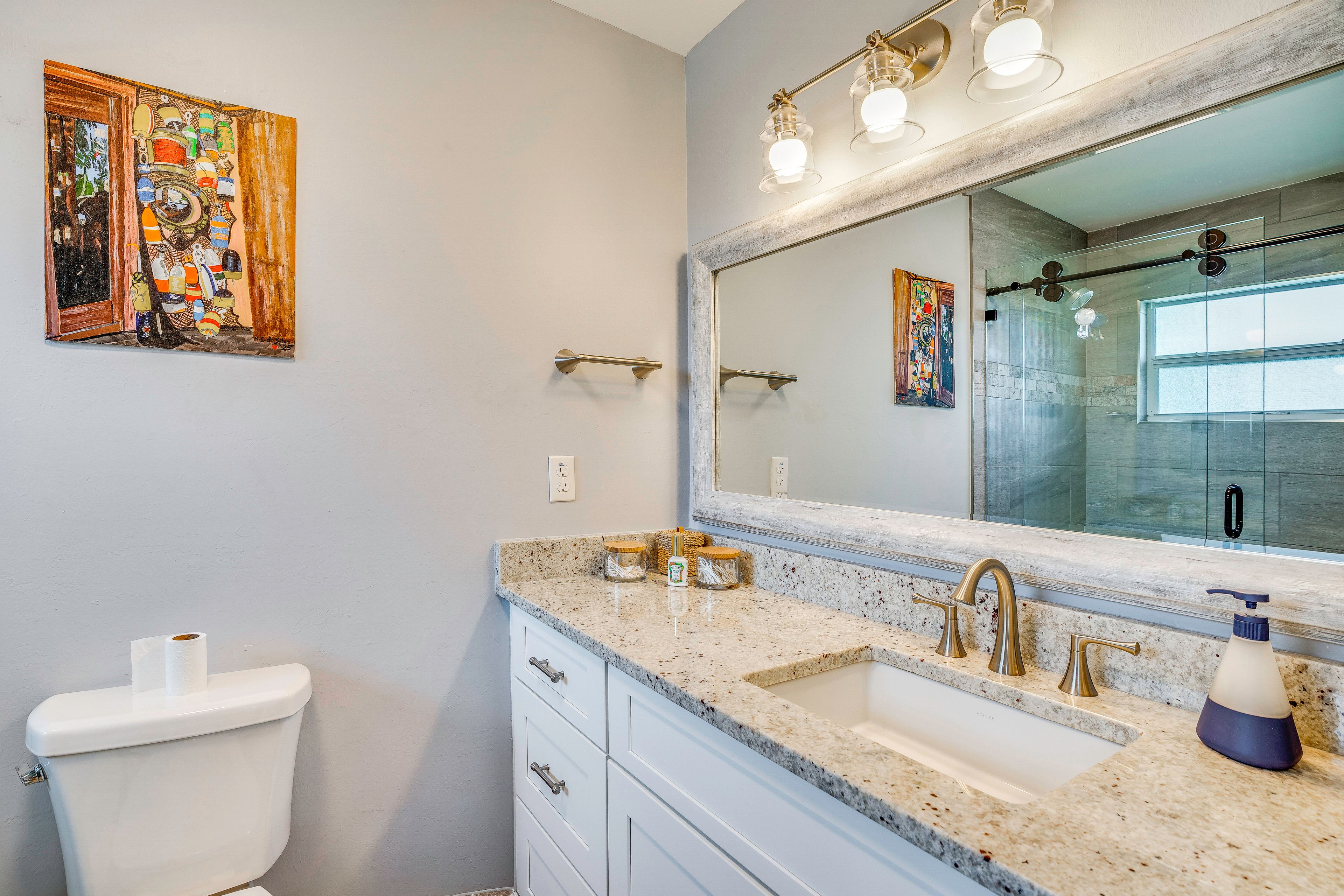 En-Suite Bathroom | Towels & Linens Provided