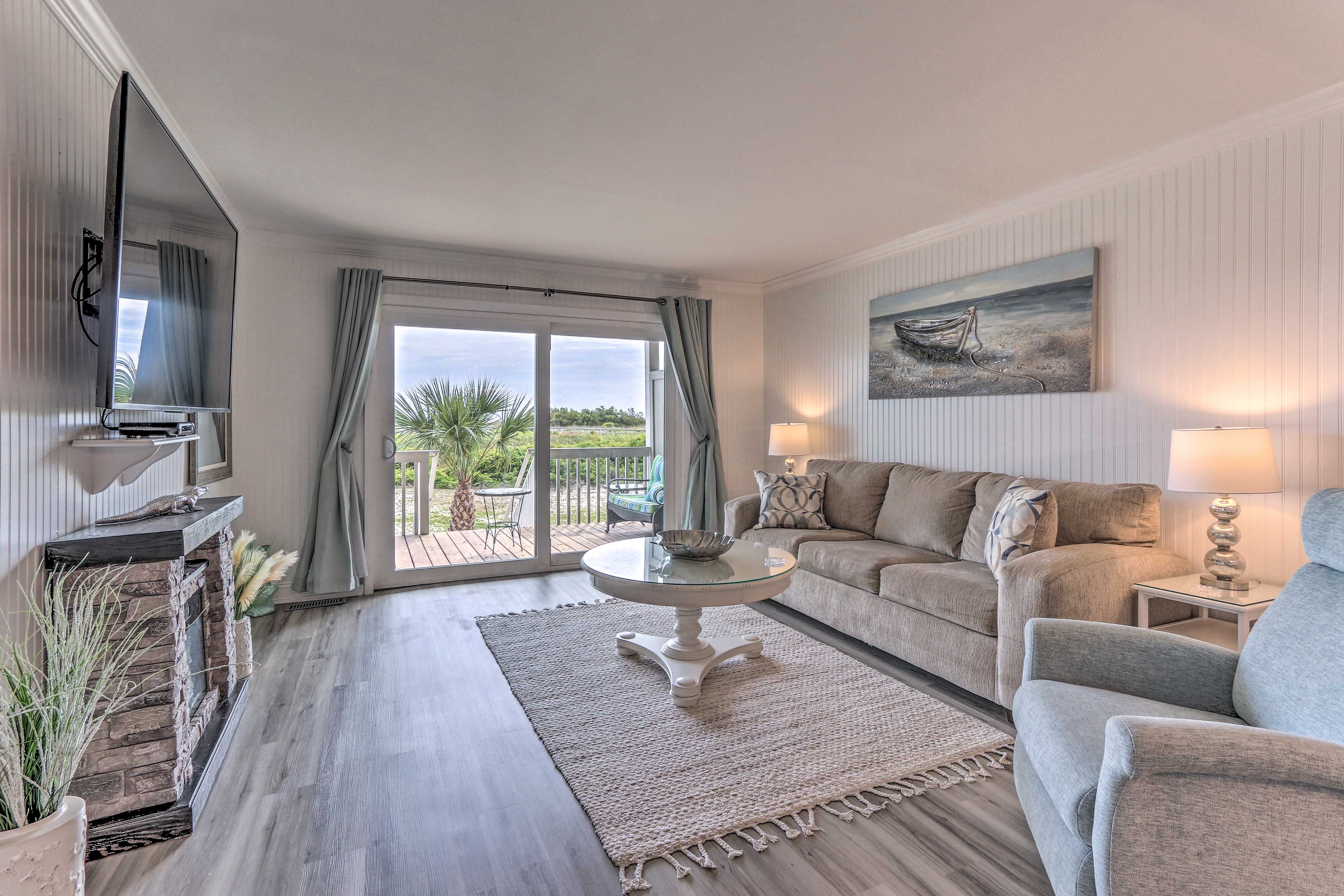 Living Room | Sleeper Sofa | 2 Smart TVs | Central A/C & Heating