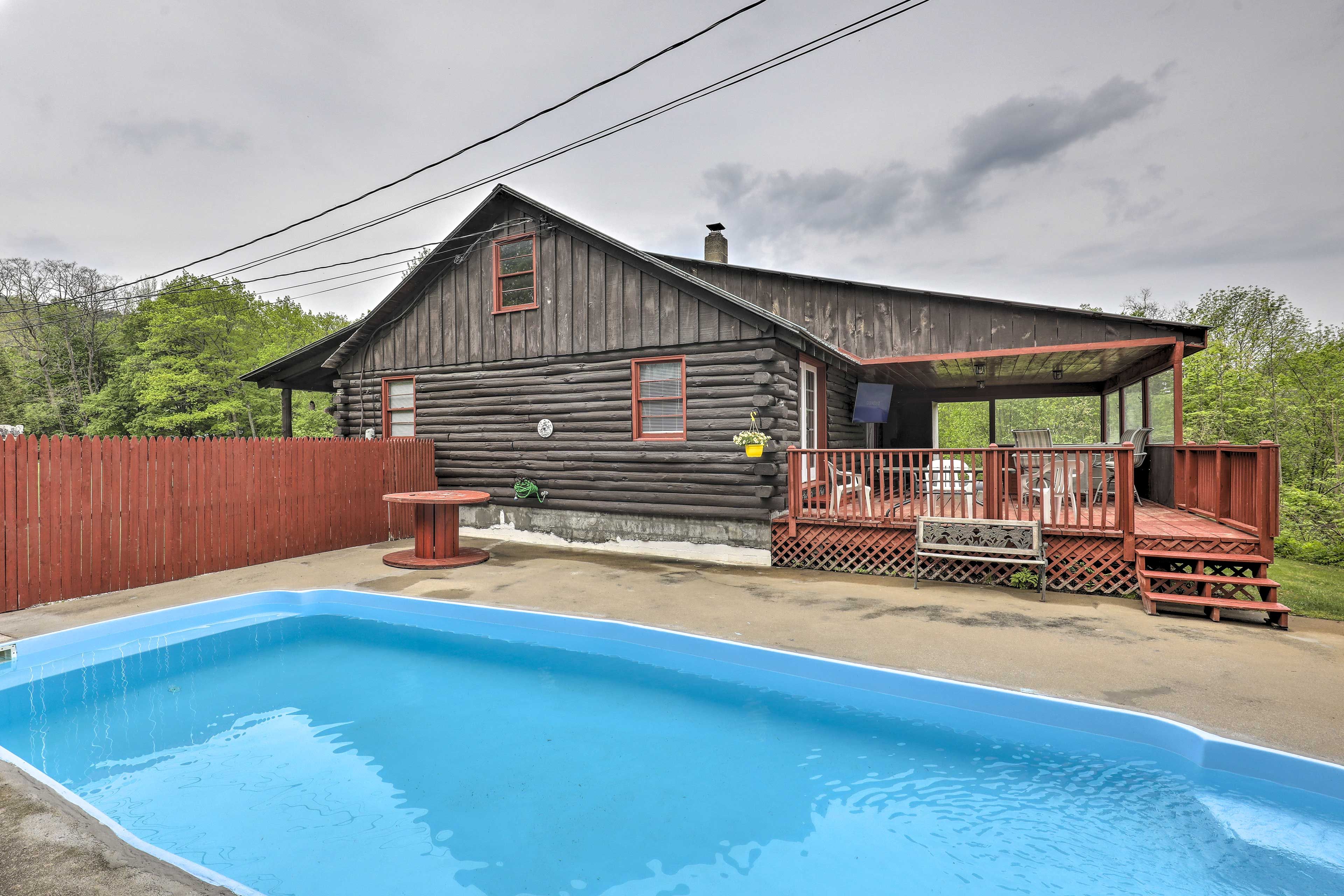 Private Pool | Depth (3' - 5.5')