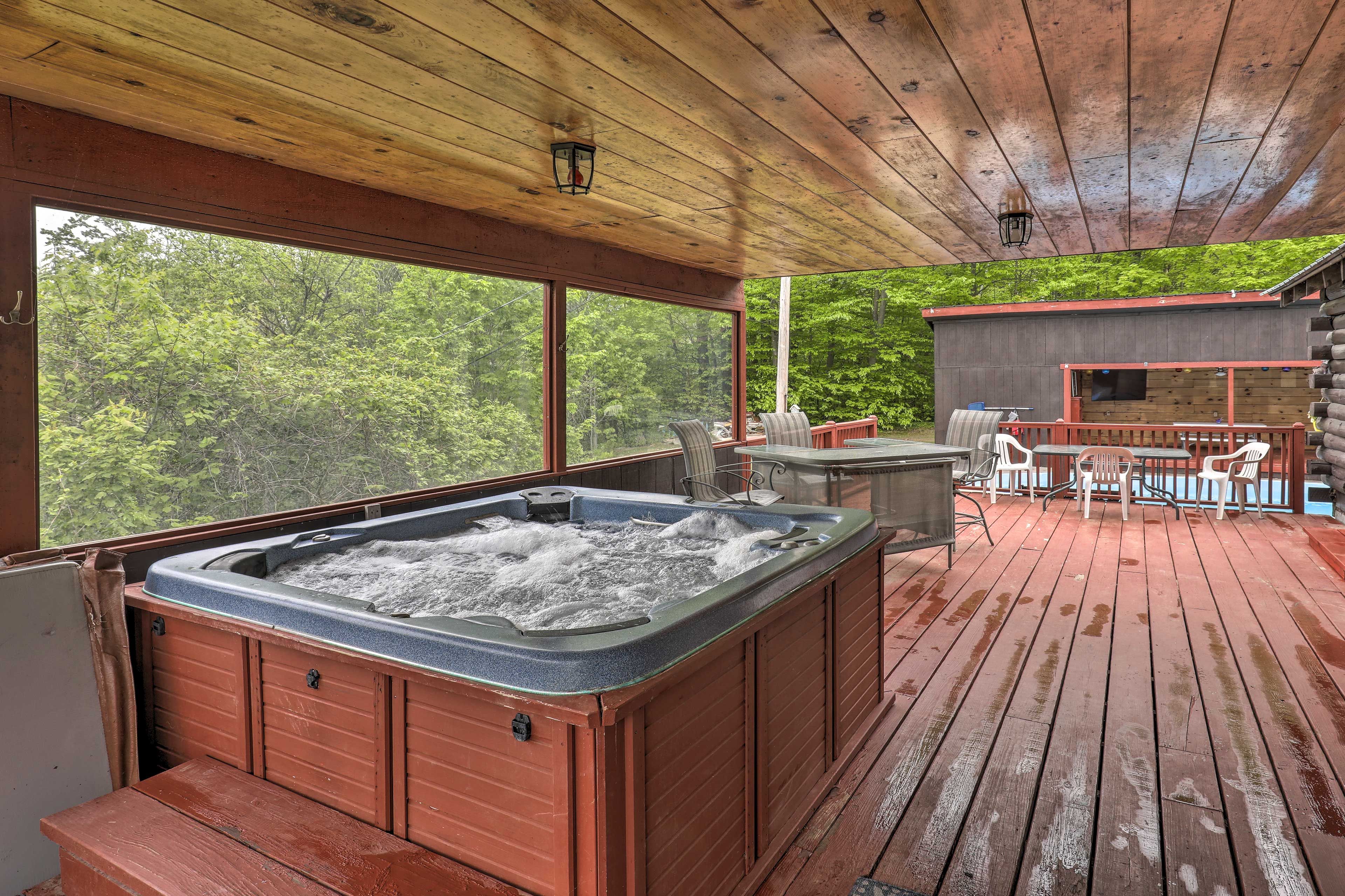 Deck | Private Hot Tub