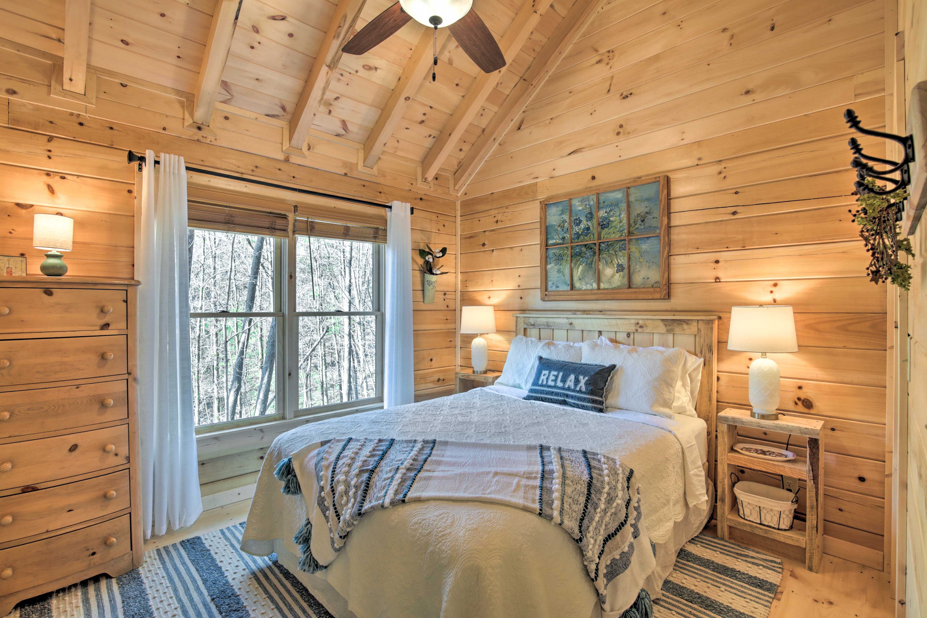 Bedroom | Queen Bed