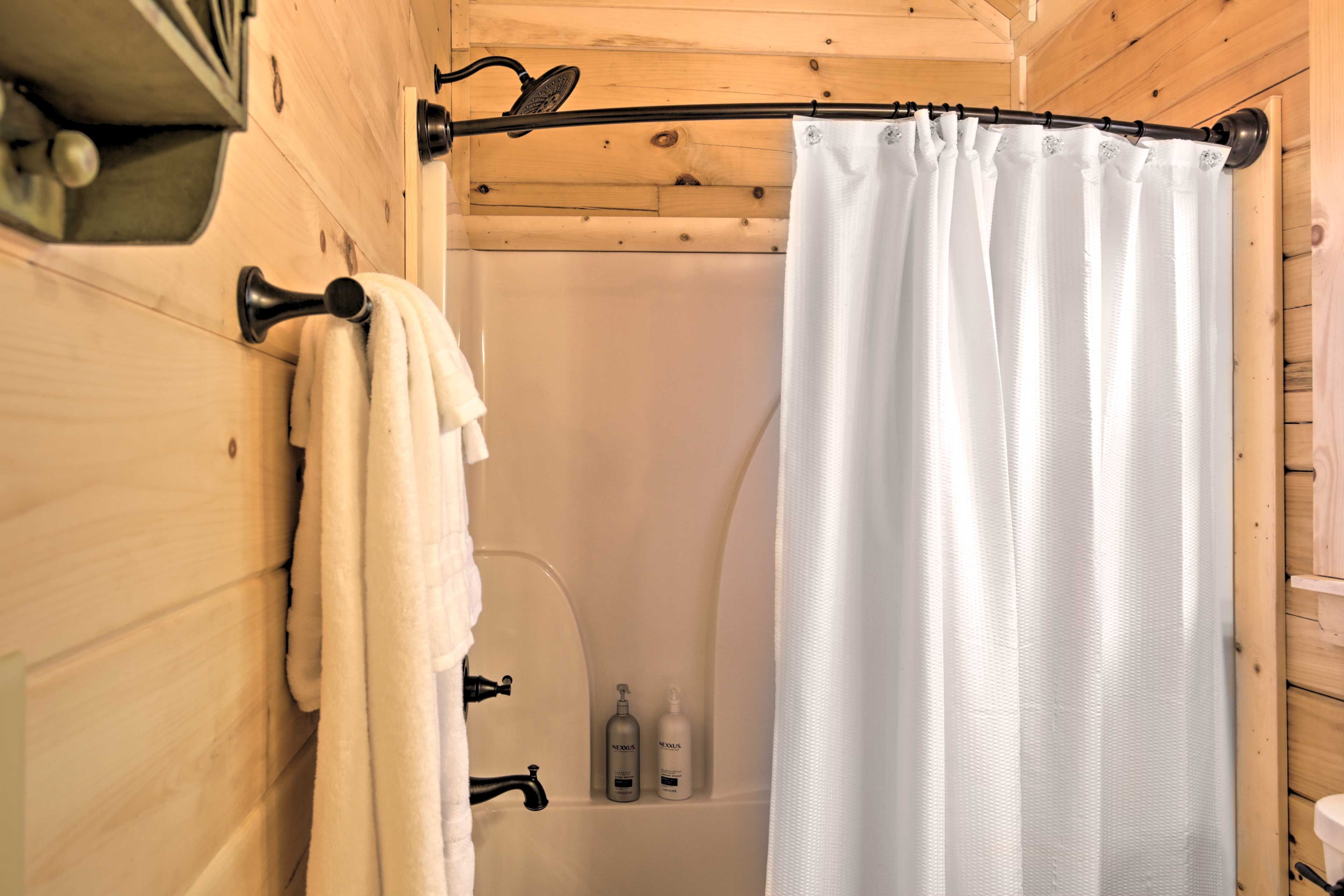 Full Bathroom | Shower/Tub Combination