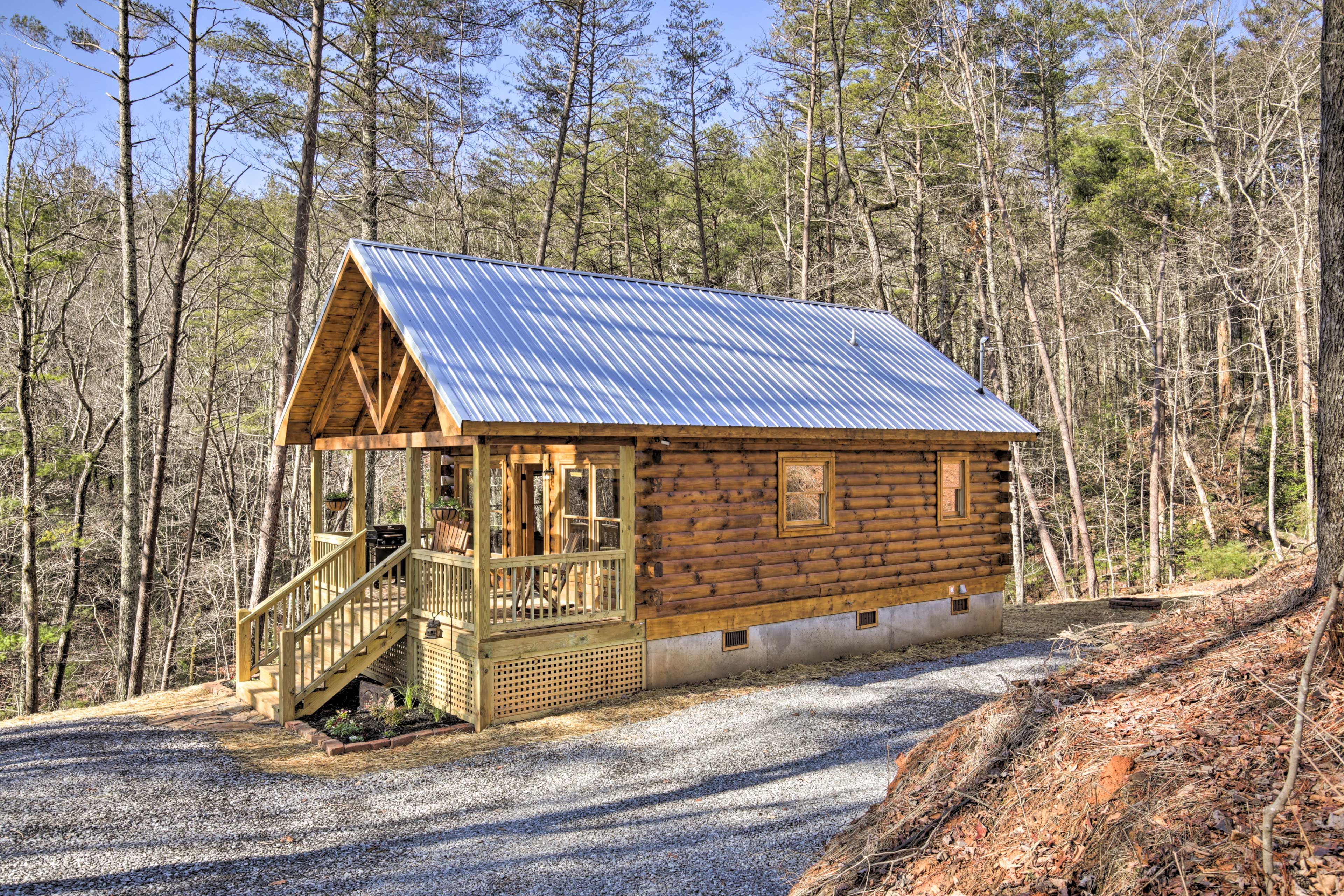 Cabin Exterior | Driveway Parking (2 vehicles)
