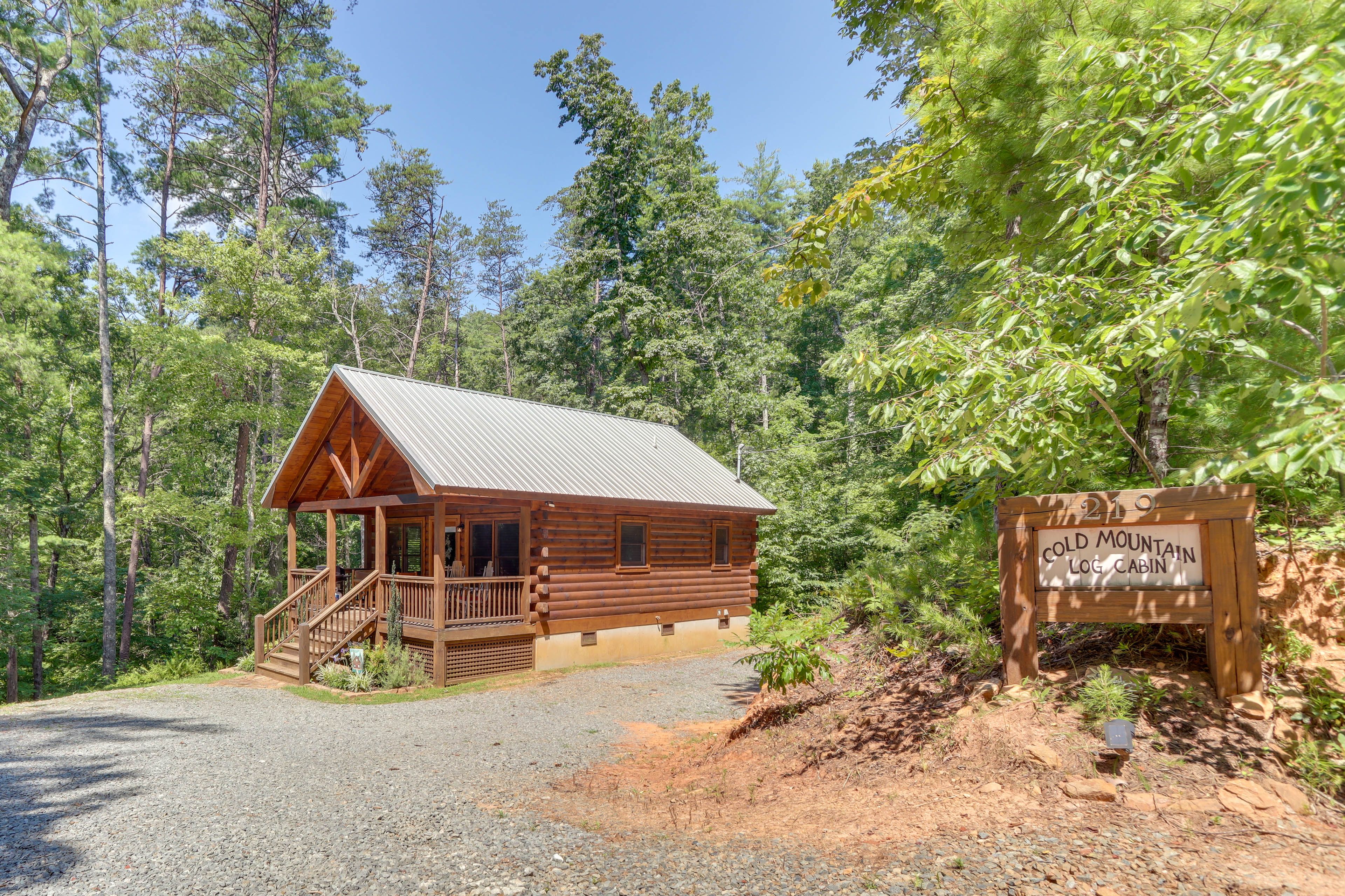 Cabin Exterior | Driveway Parking (2 vehicles)
