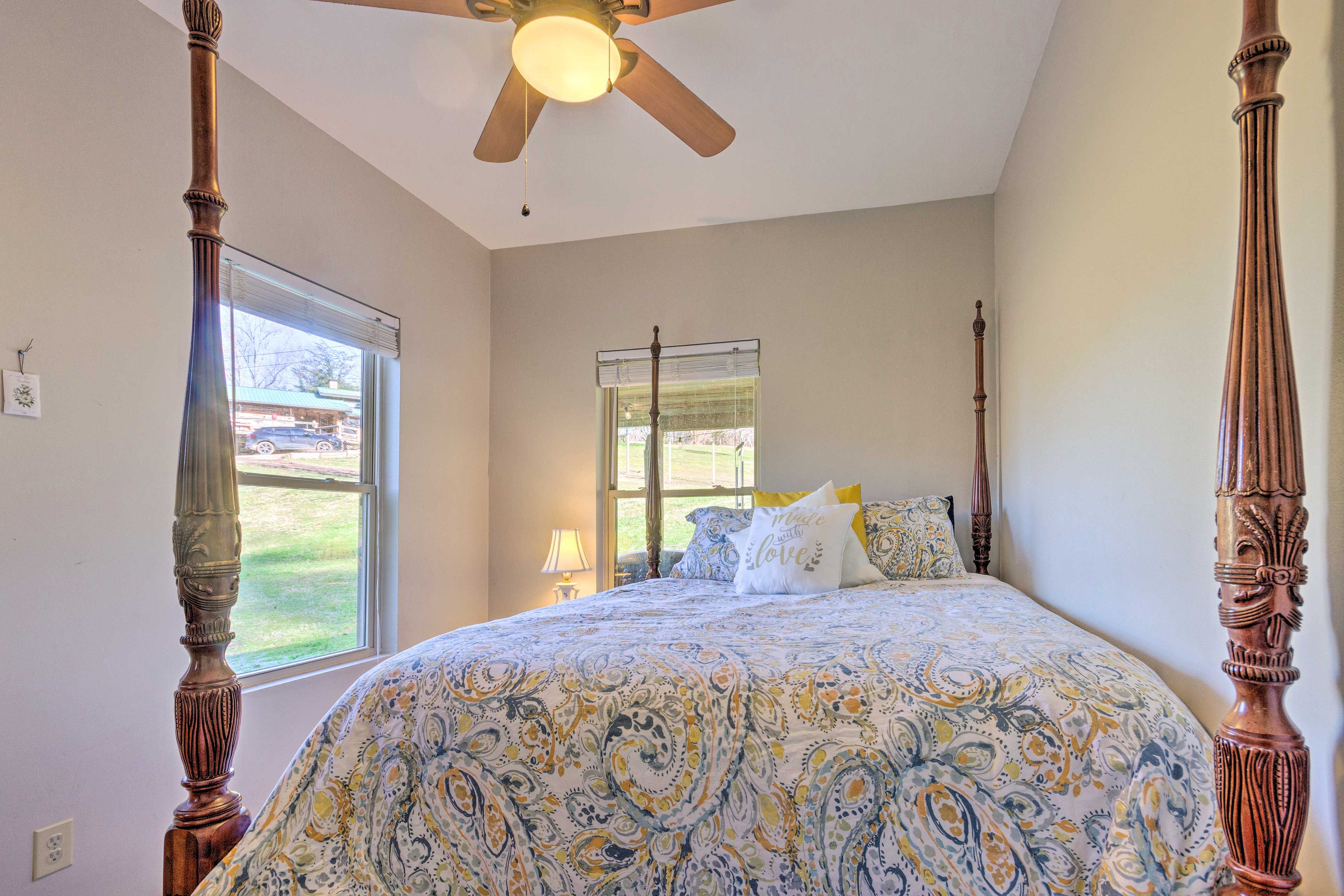 Bedroom 1 | Queen Bed