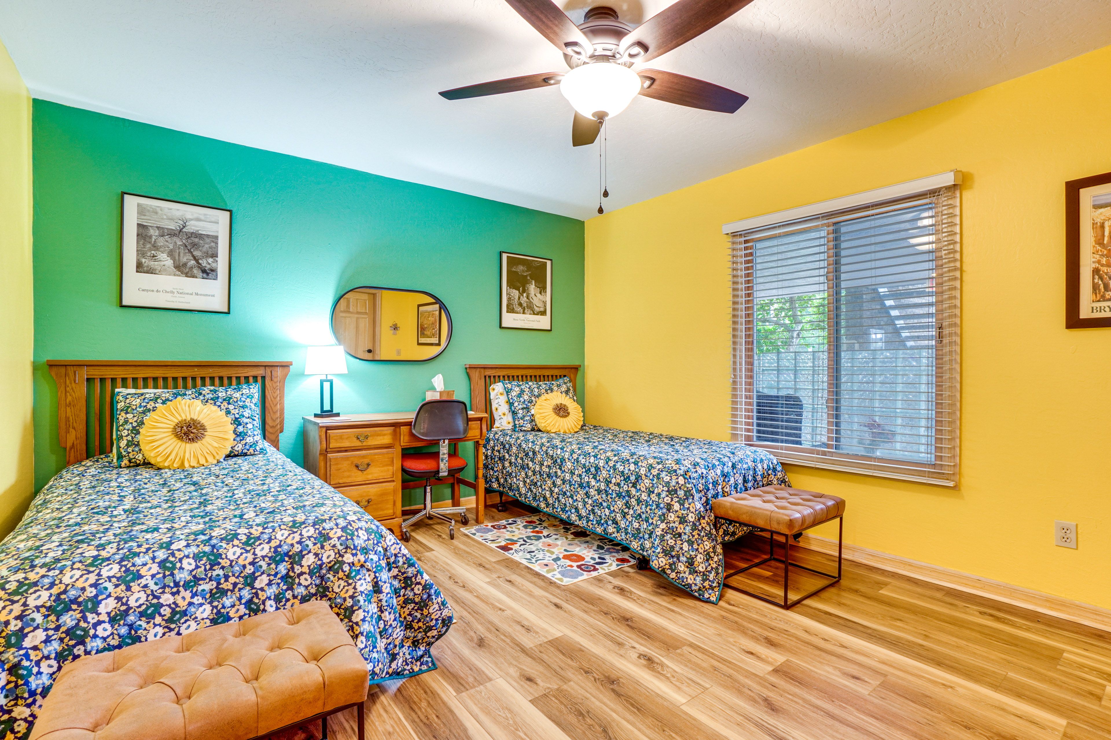 Bedroom 3 | 2 Twin Beds | Desk