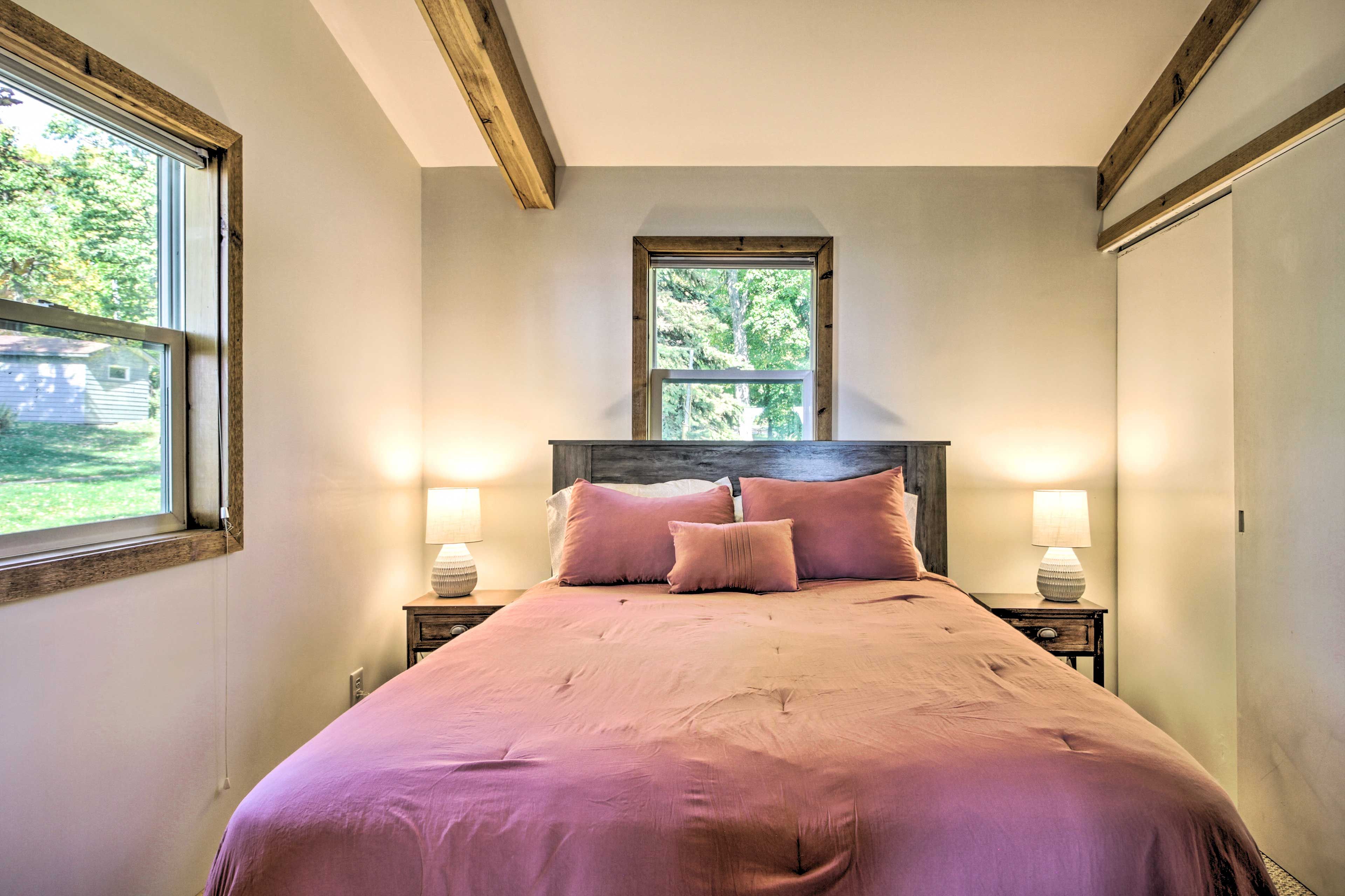 Bedroom 2 | Queen Bed