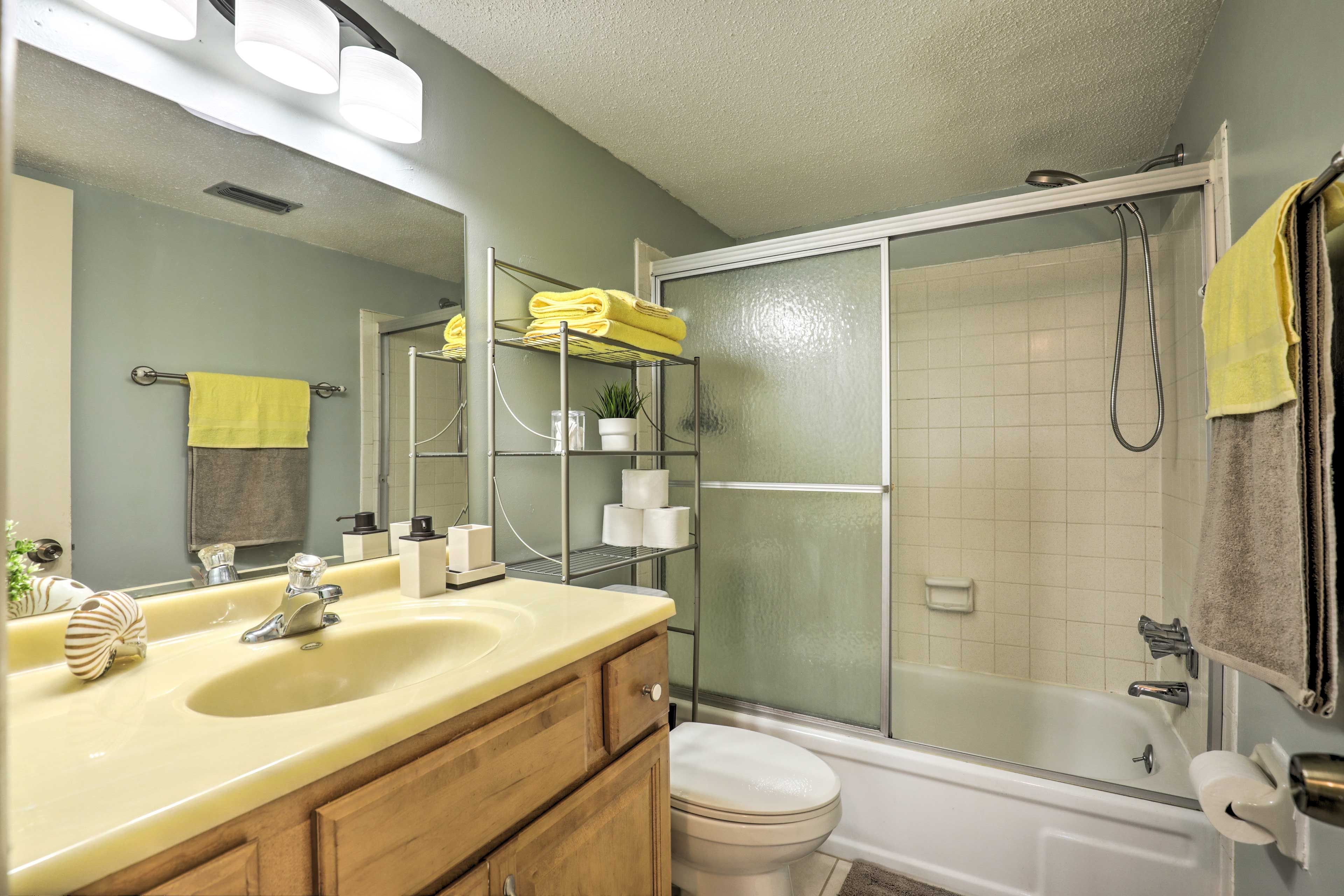 Full Bathroom | Complimentary Toiletries