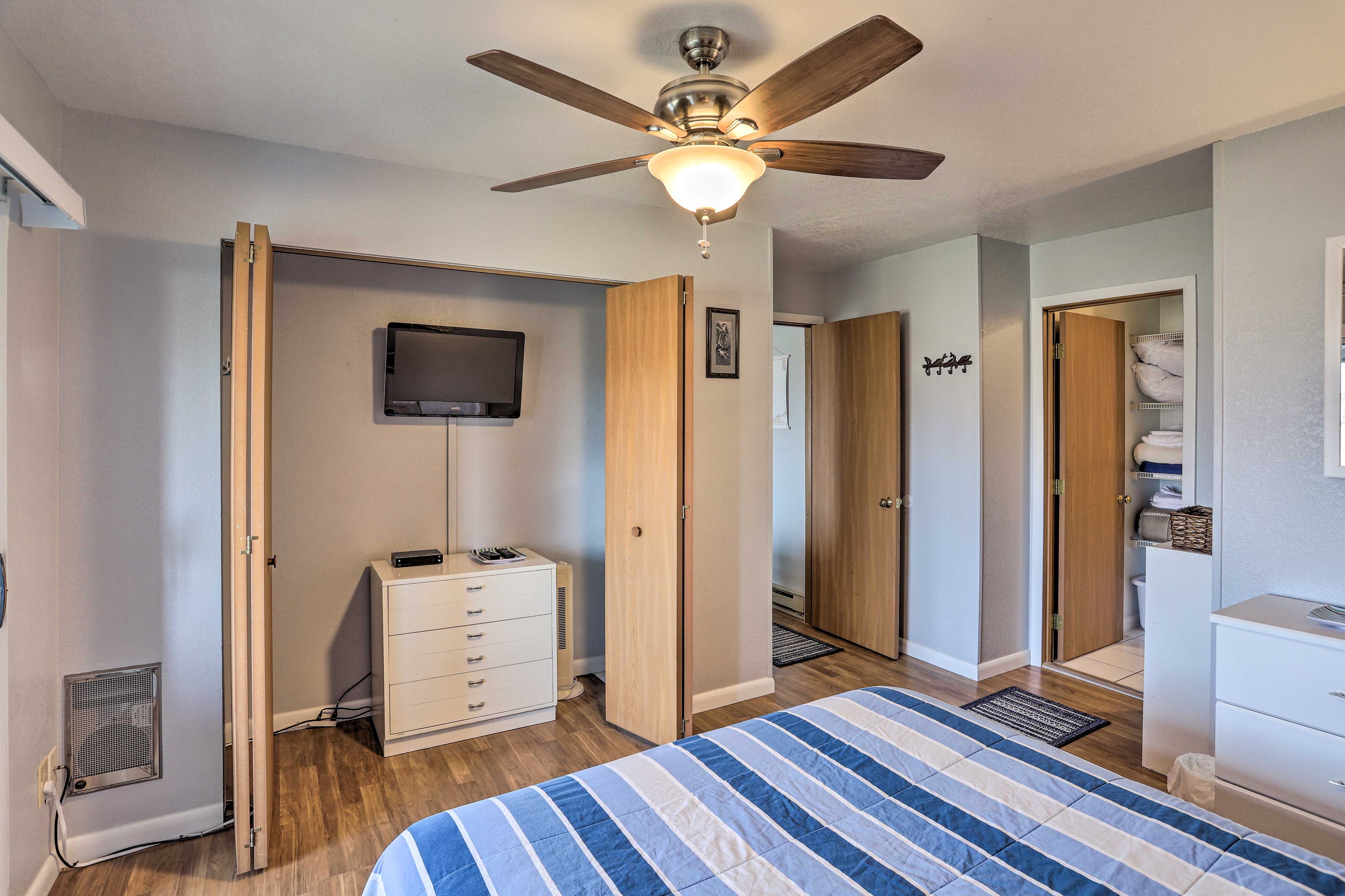 Bedroom | Cable/Satellite TV