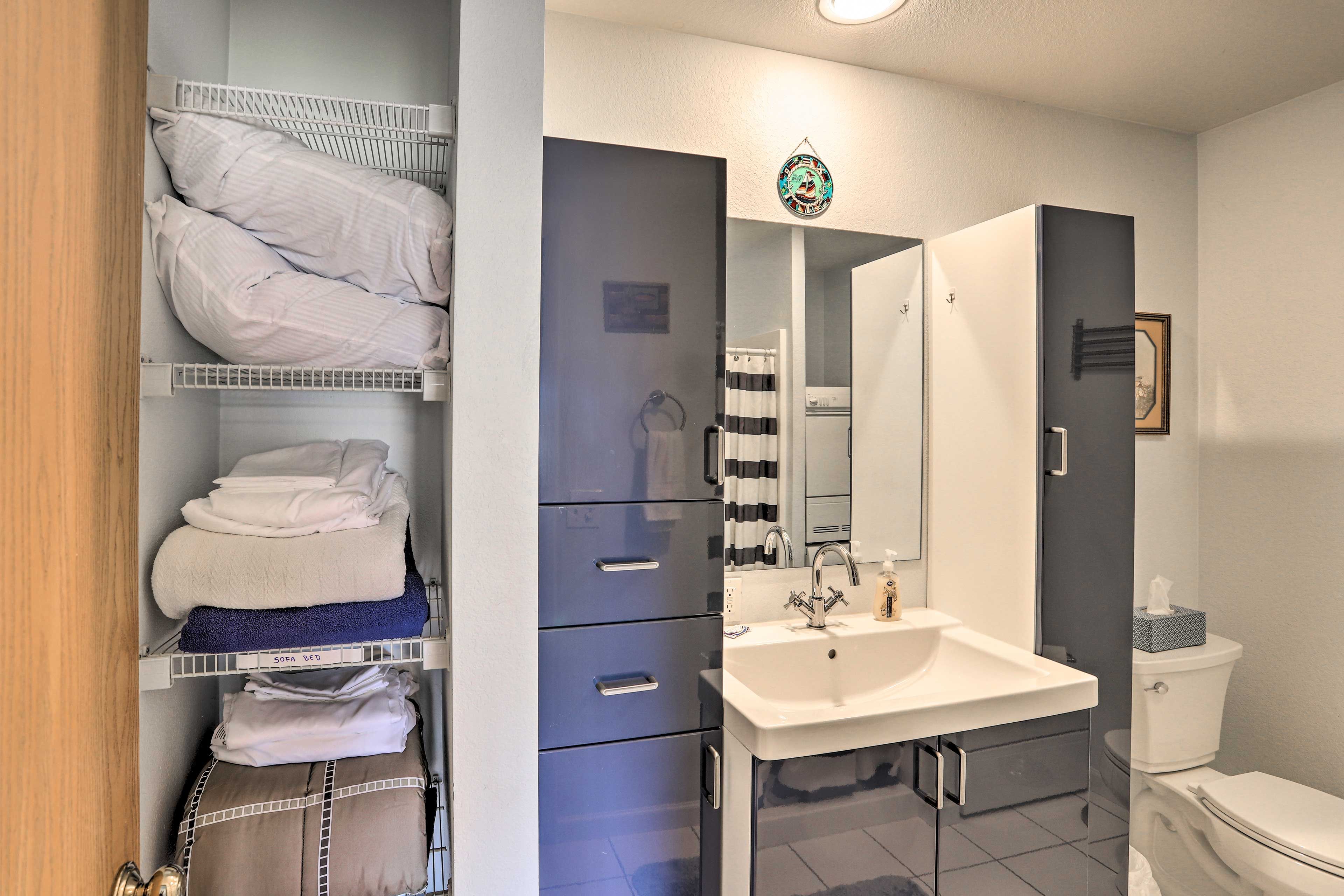 En-Suite Bathroom | Linens & Towels Provided