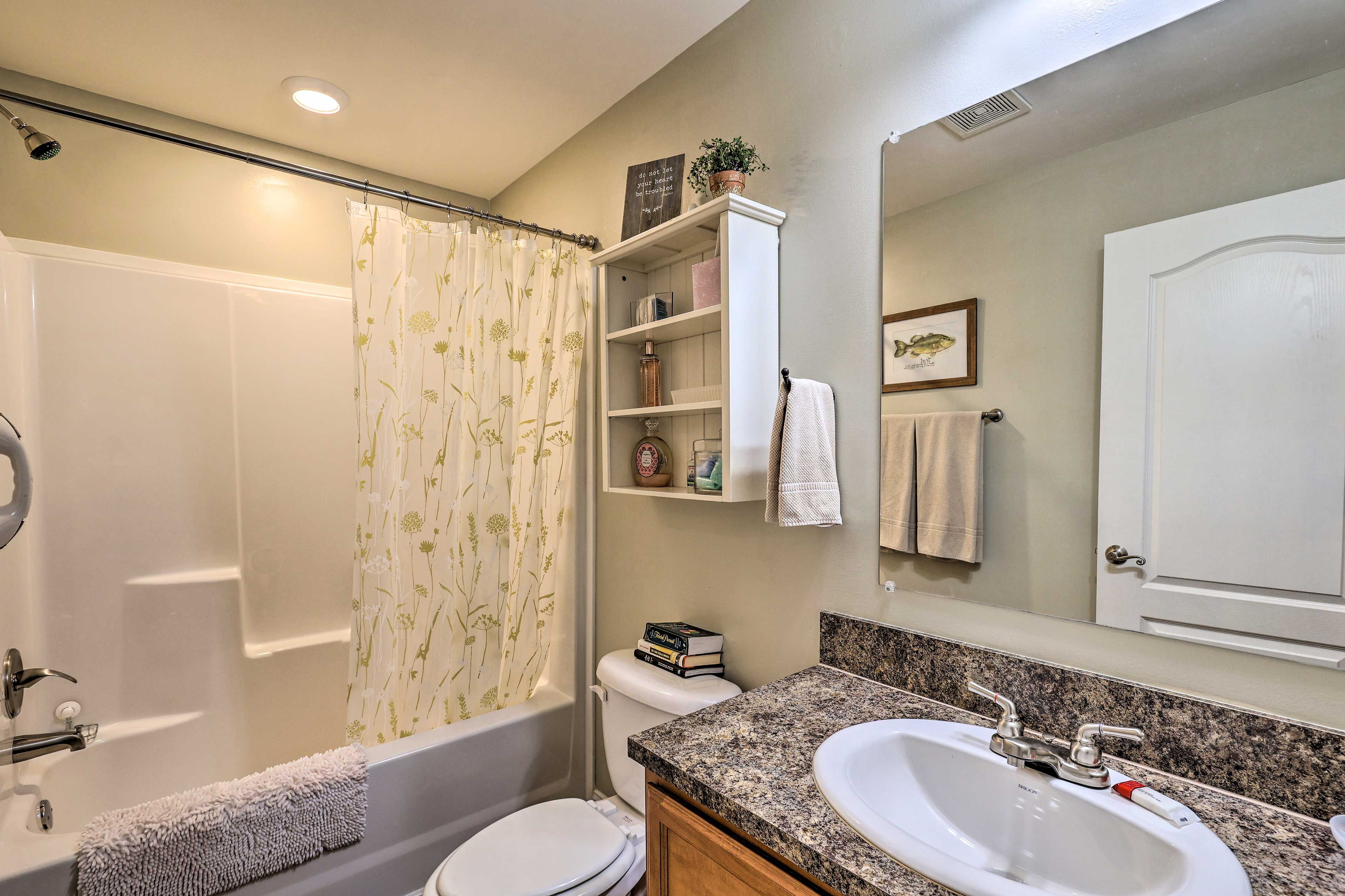 Full Bathroom | Towels & Linens Provided