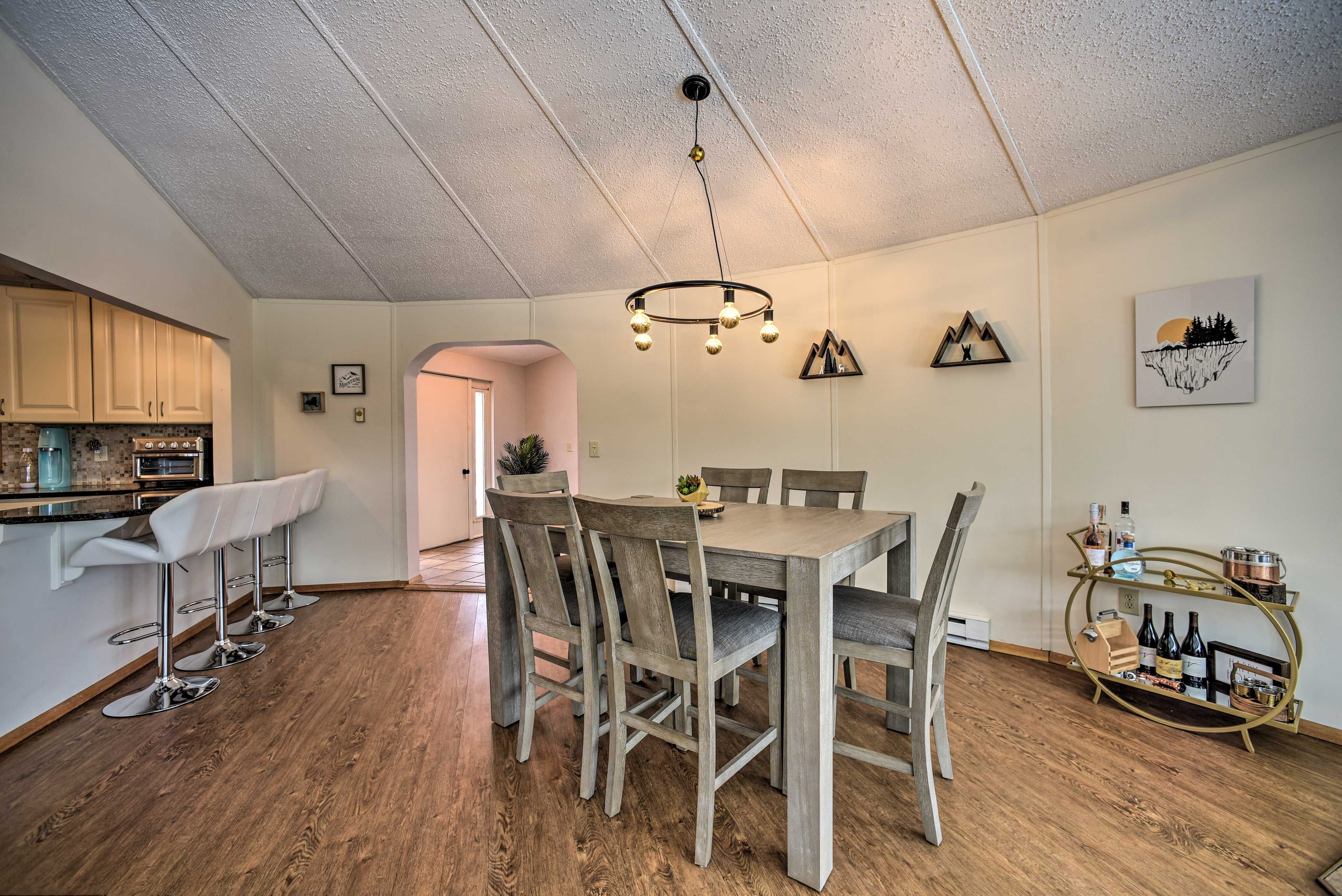 Dining Room | Dishware/Flatware Provided
