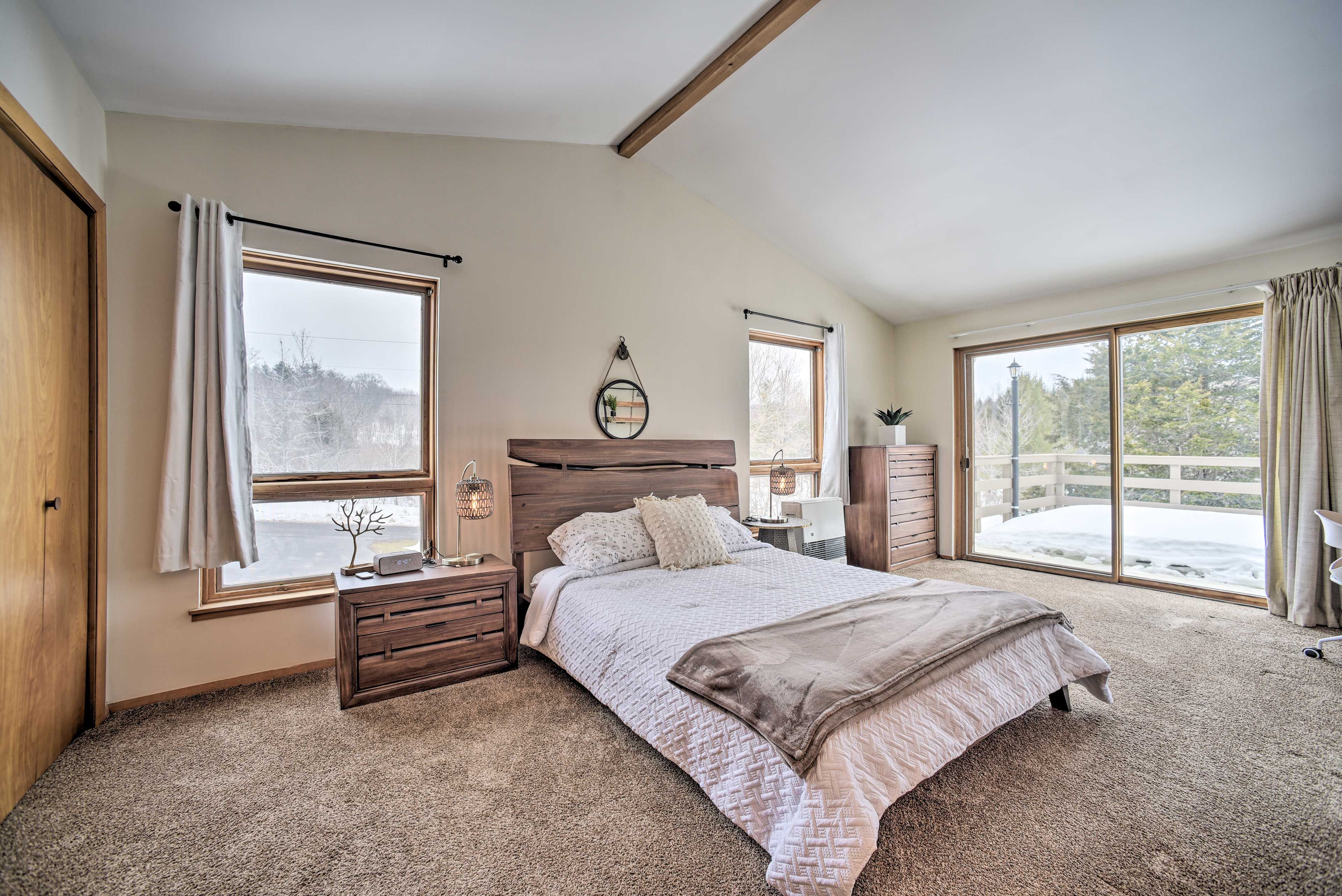 Bedroom 2 | Queen Bed