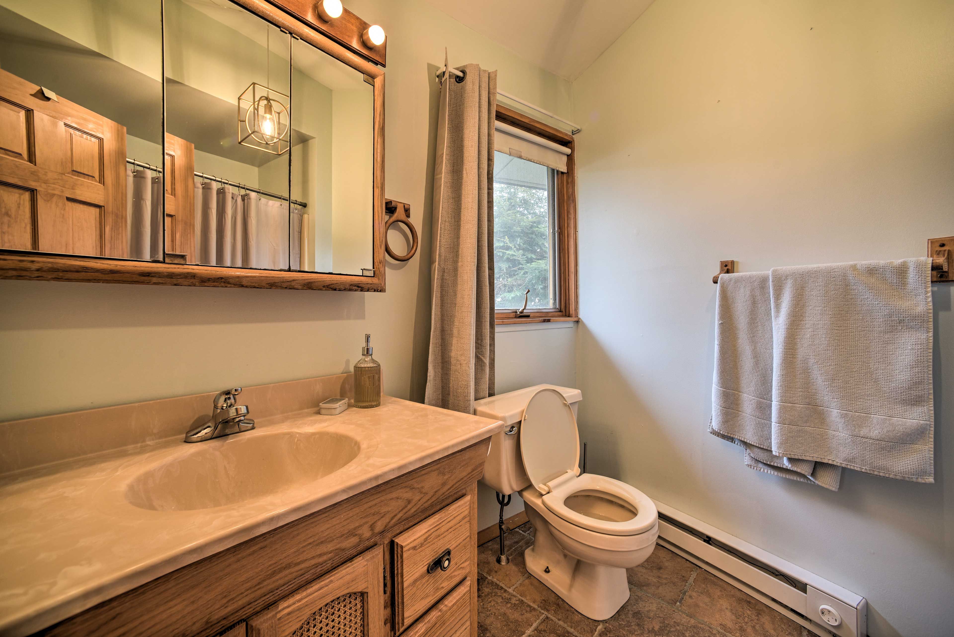 En-Suite Bathroom | Complimentary Toiletries | Hair Dryer