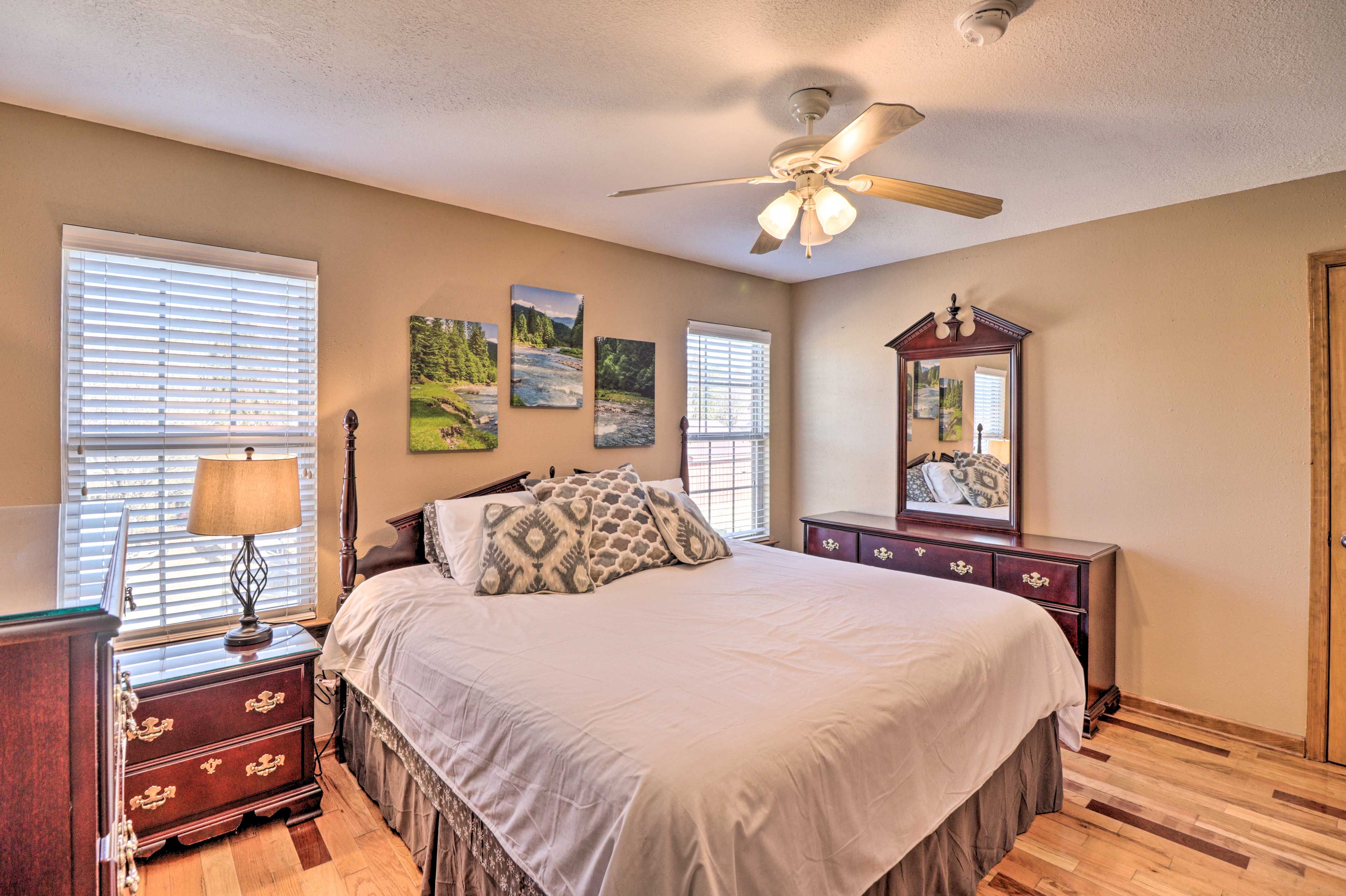 Bedroom 1 | Main Floor | King Bed