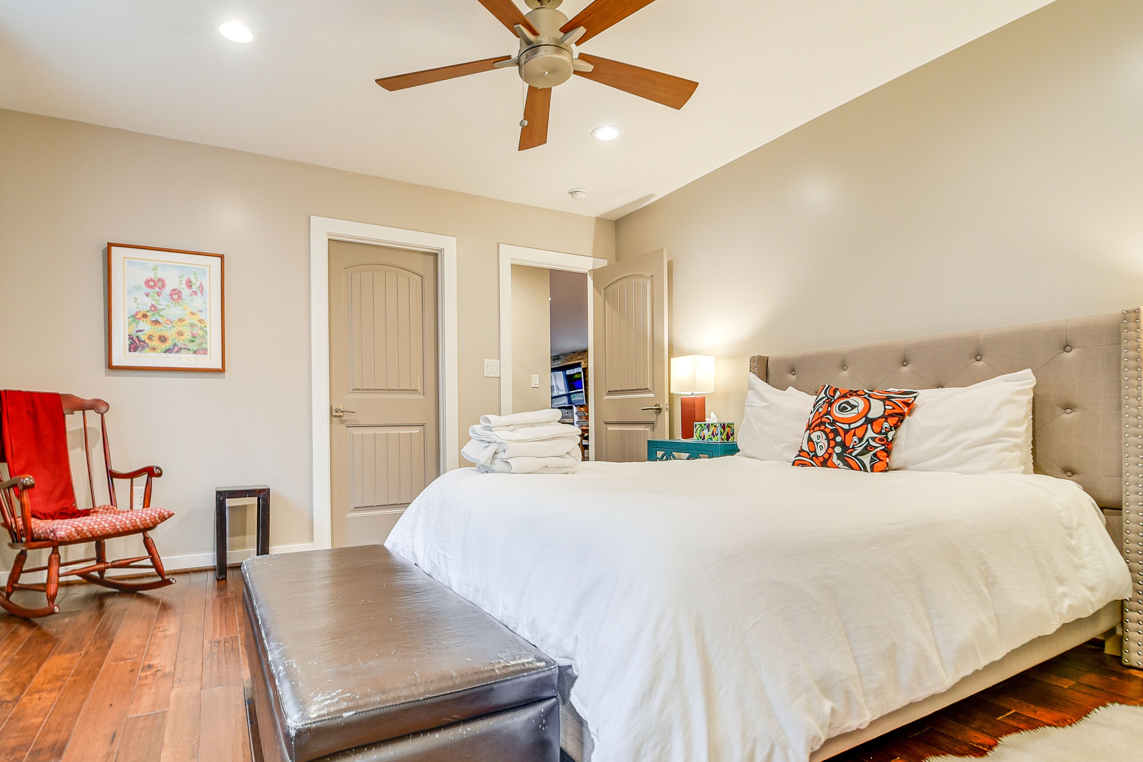 Bedroom 1 | Queen Bed