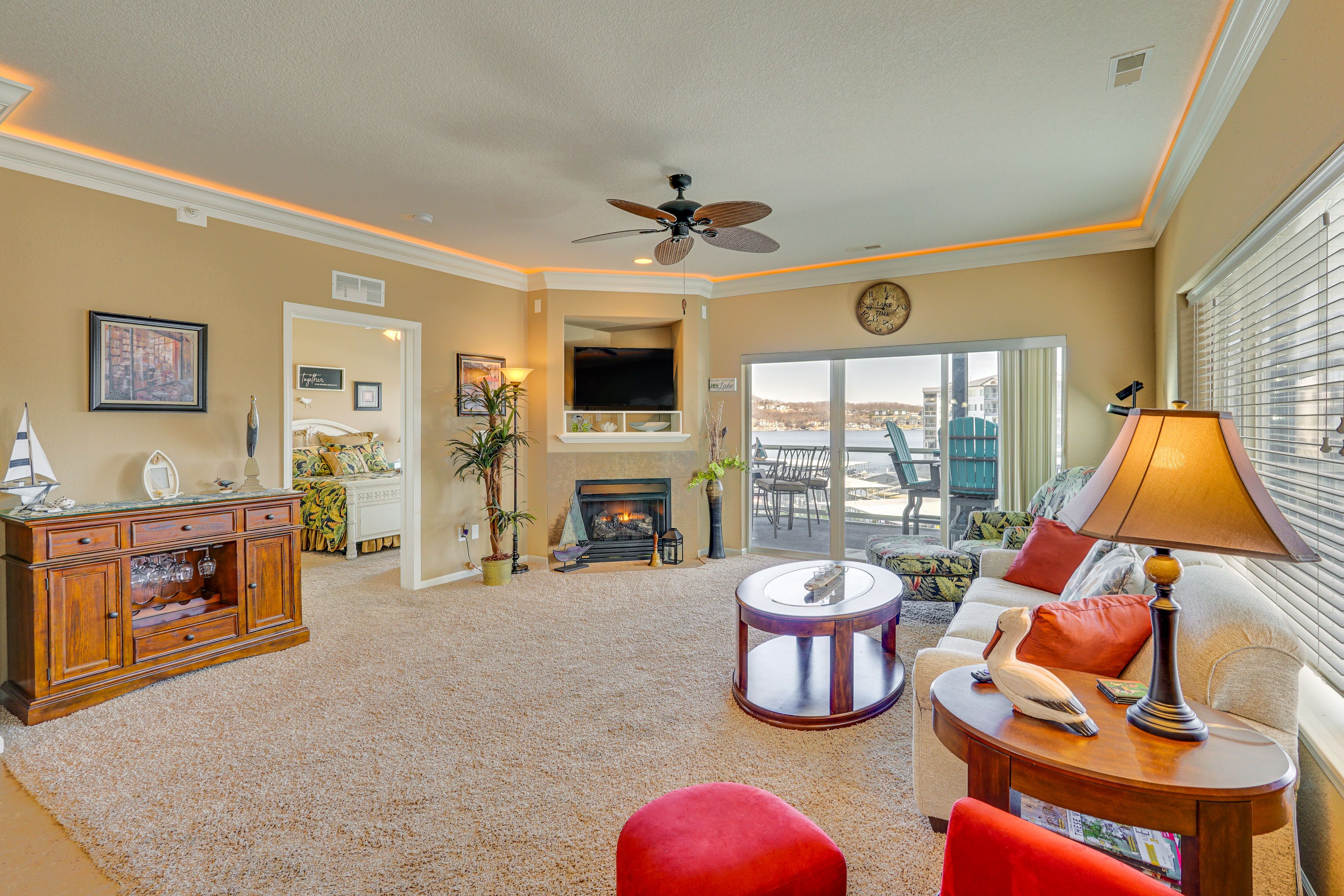 Living Room | Smart TV | Fireplace | Free WiFi | A/C | Sleeper Sofa