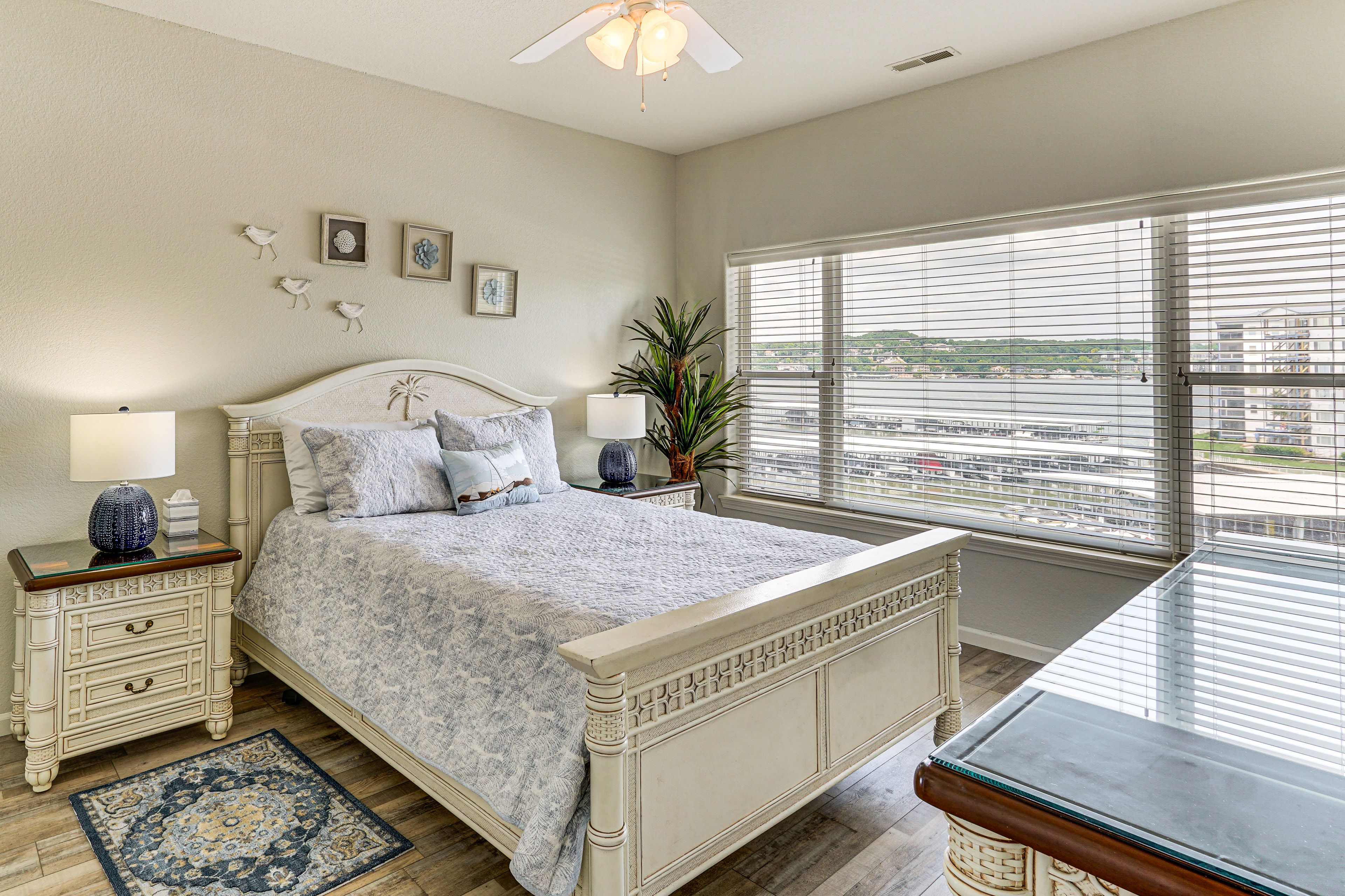 Bedroom 1 | Queen Bed | Smart TV