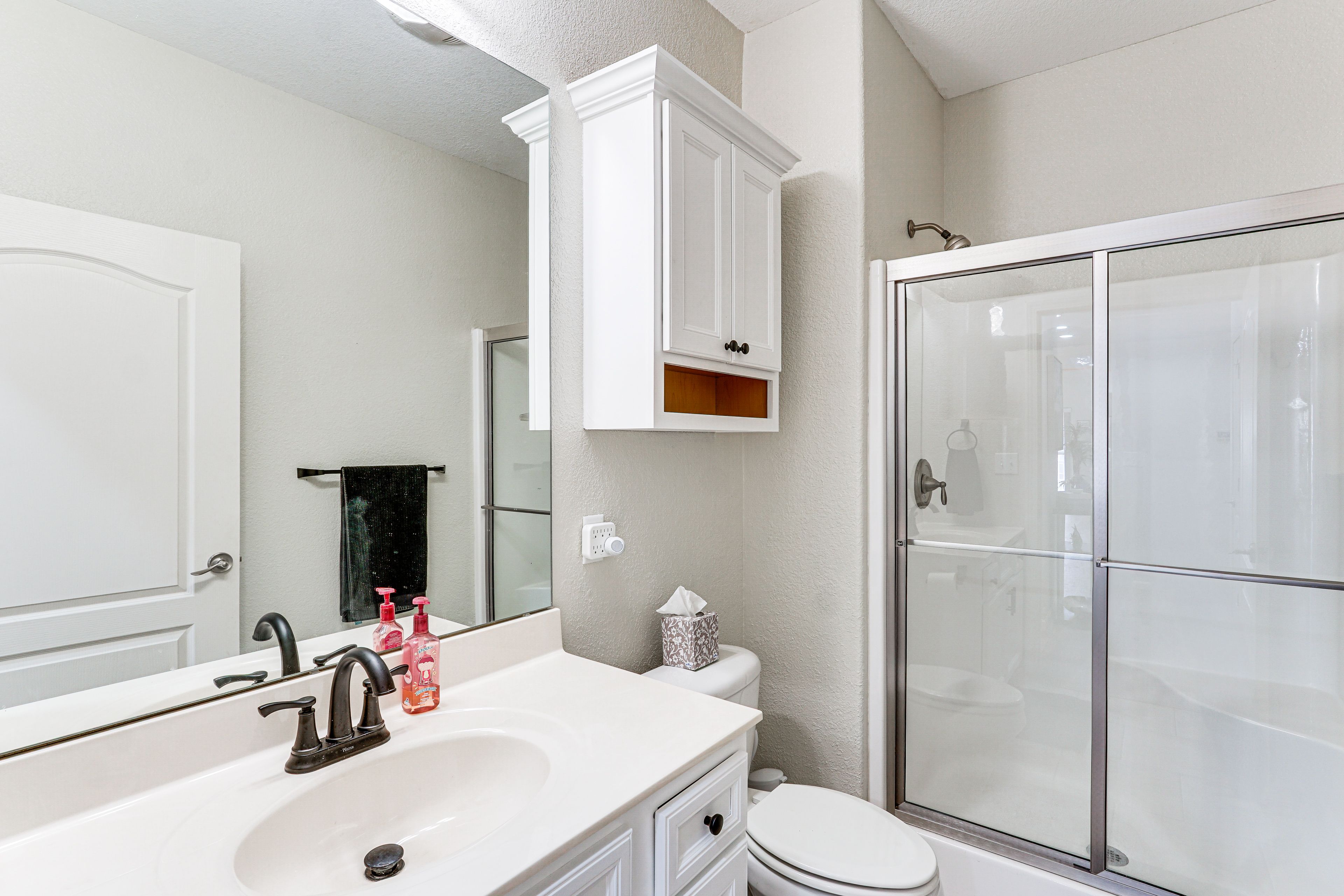 Full Bathroom | Towels Provided