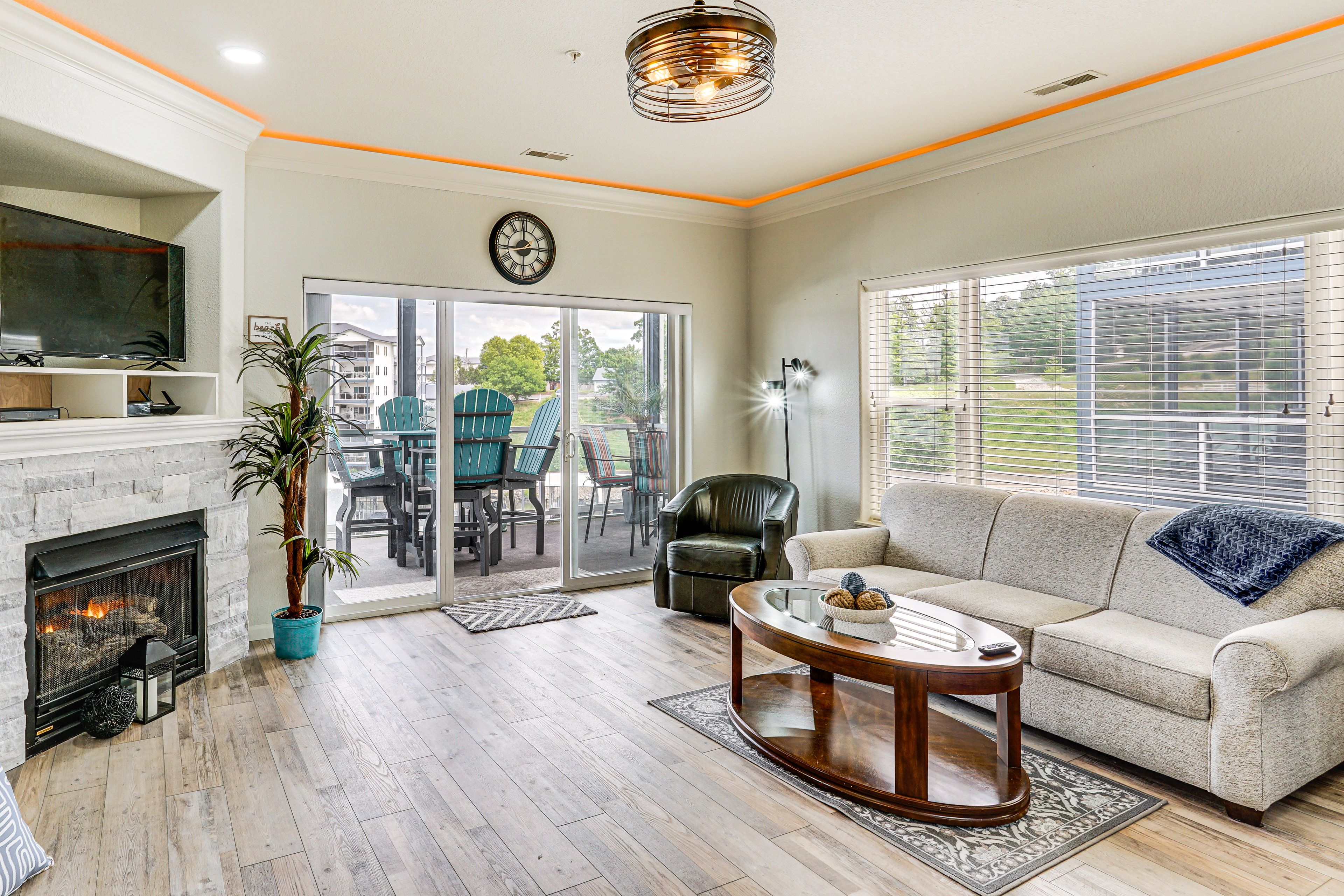 Lake Ozark Vacation Rental | 3BR | 2.5BA | 3rd-Floor Condo | Elevator Access