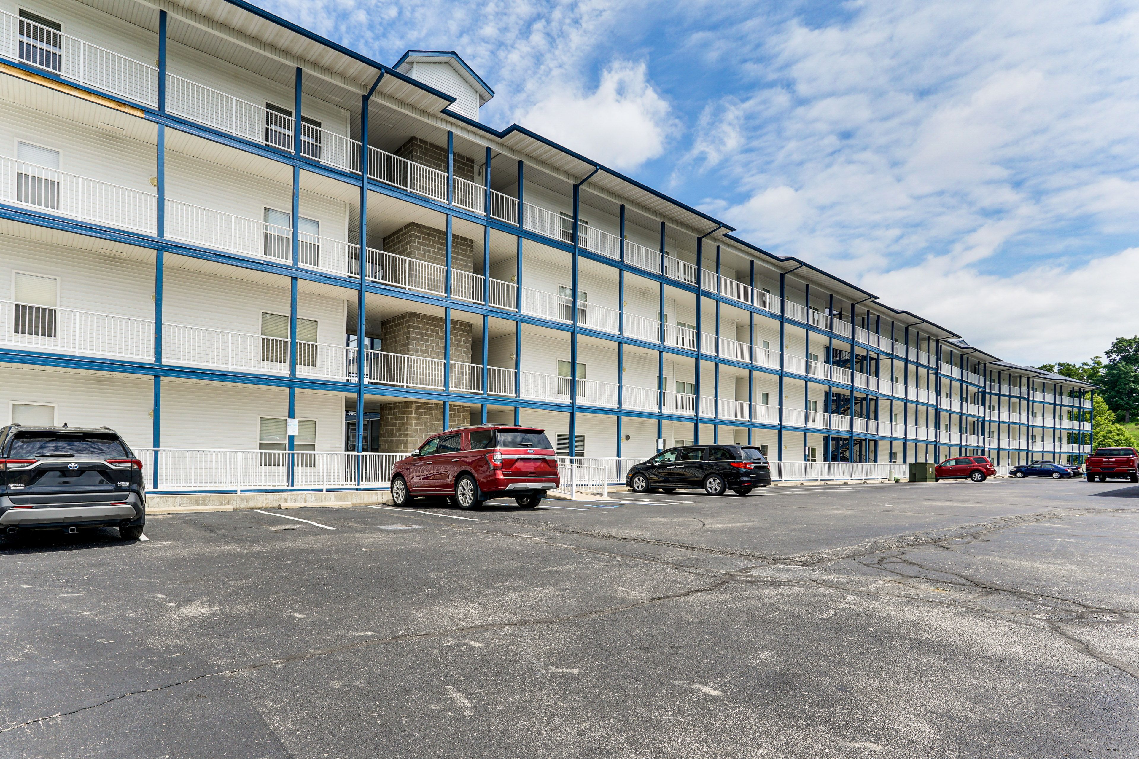 Monarch Cove | Lakefront Condo | Parking Lot (1 Vehicle) | Guest Overflow Lot
