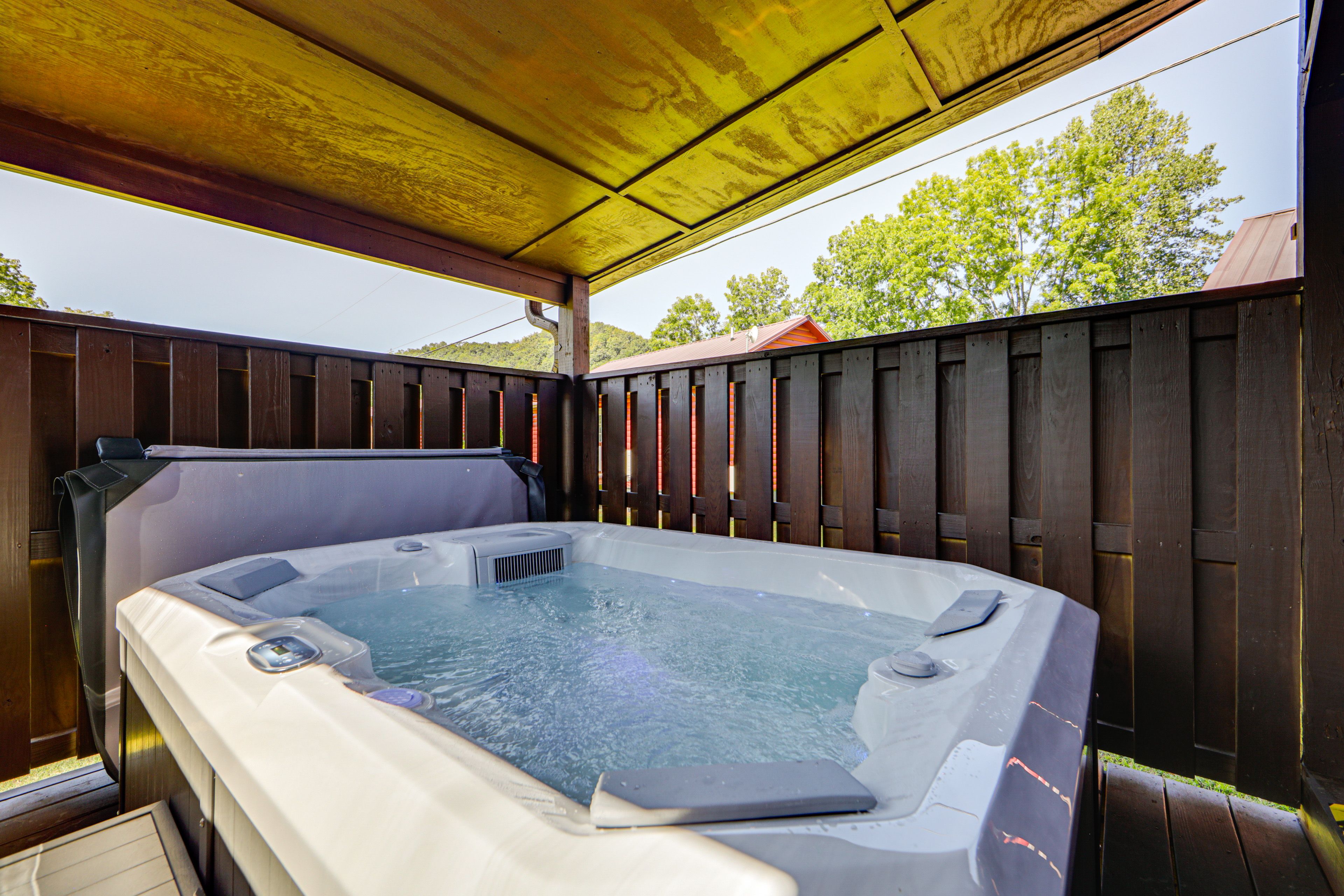 Deck | Hot Tub