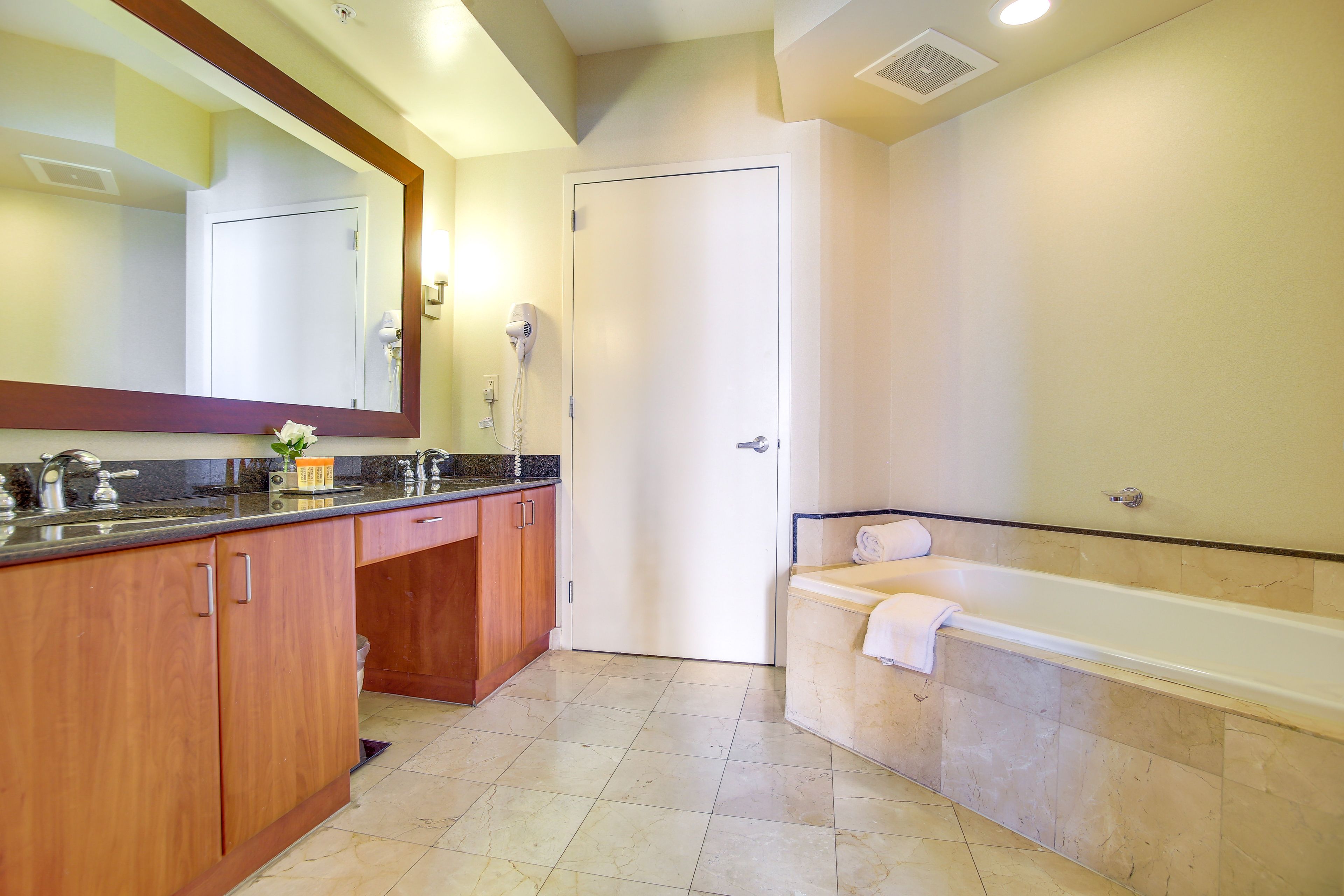 Full Bathroom | Towels & Toiletries Provided