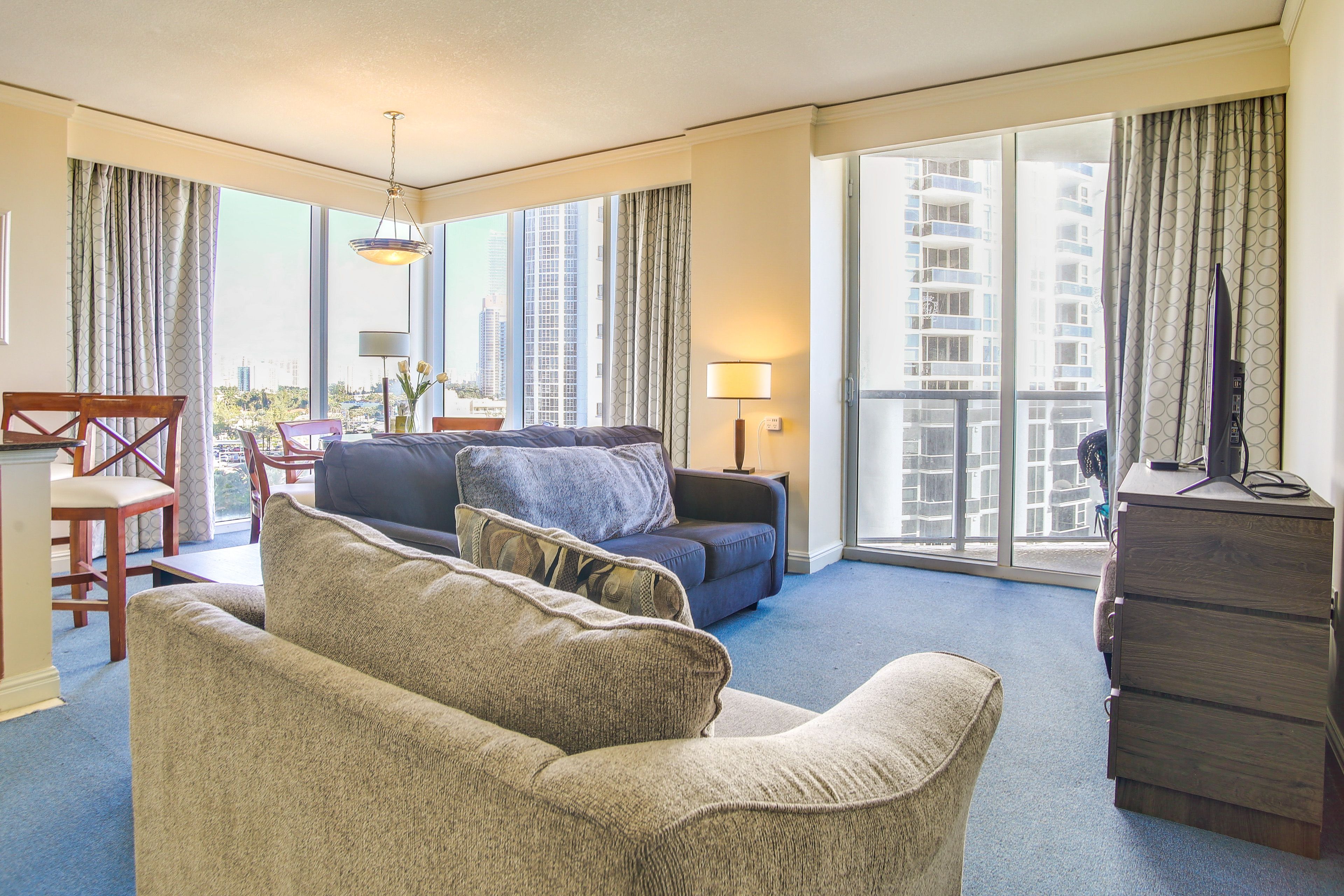 Living Room | Sleeper Sofa | Smart TV w/ Cable | Free WiFi | Central A/C & Heat