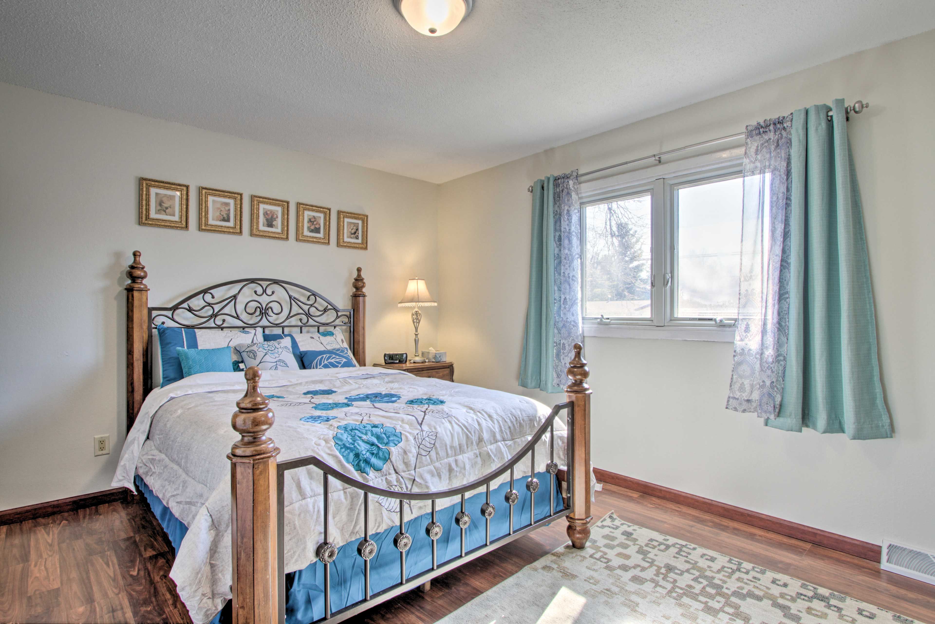 Bedroom 1 | Queen Bed | Linens Provided