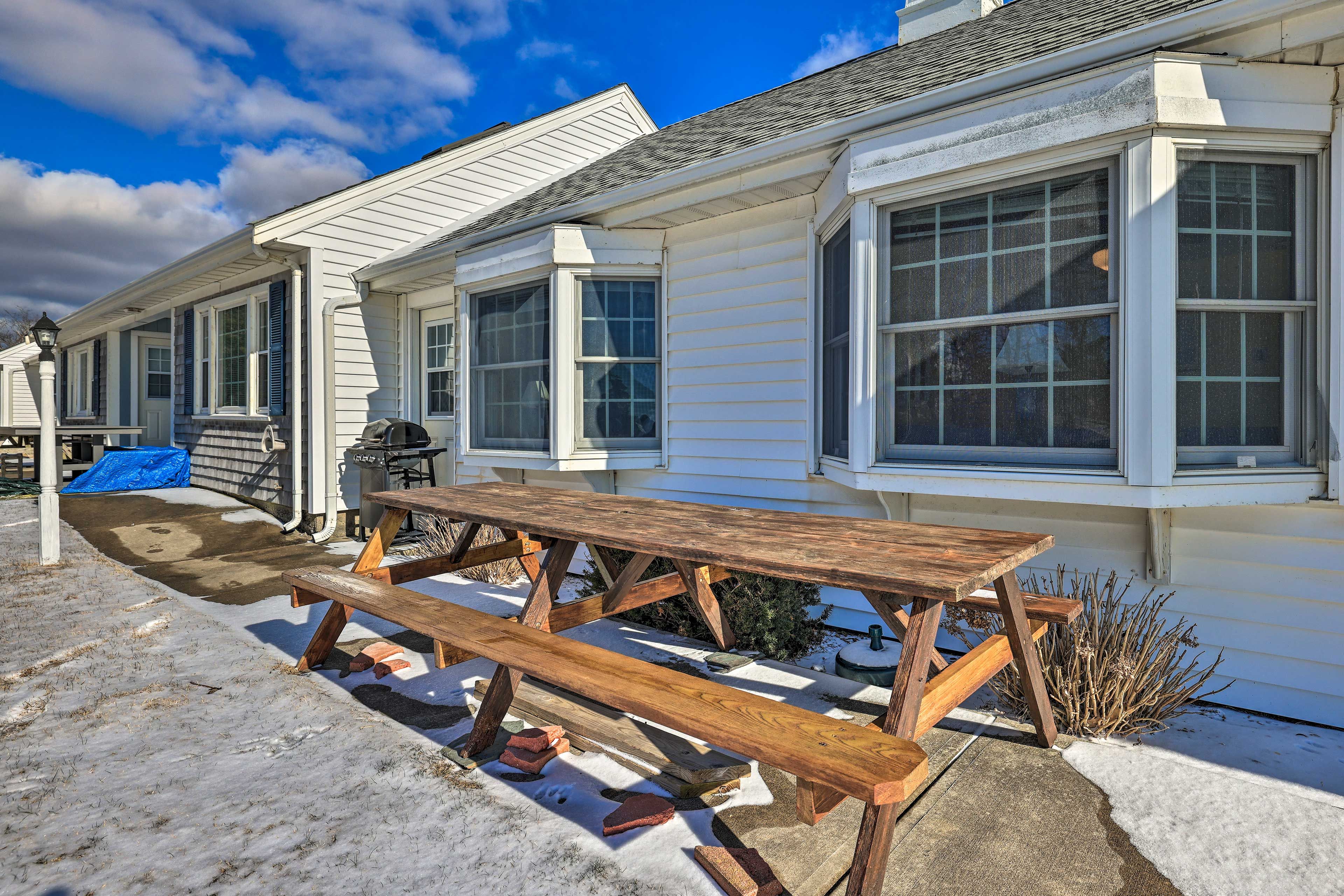 Condo Exterior | Gas Grill
