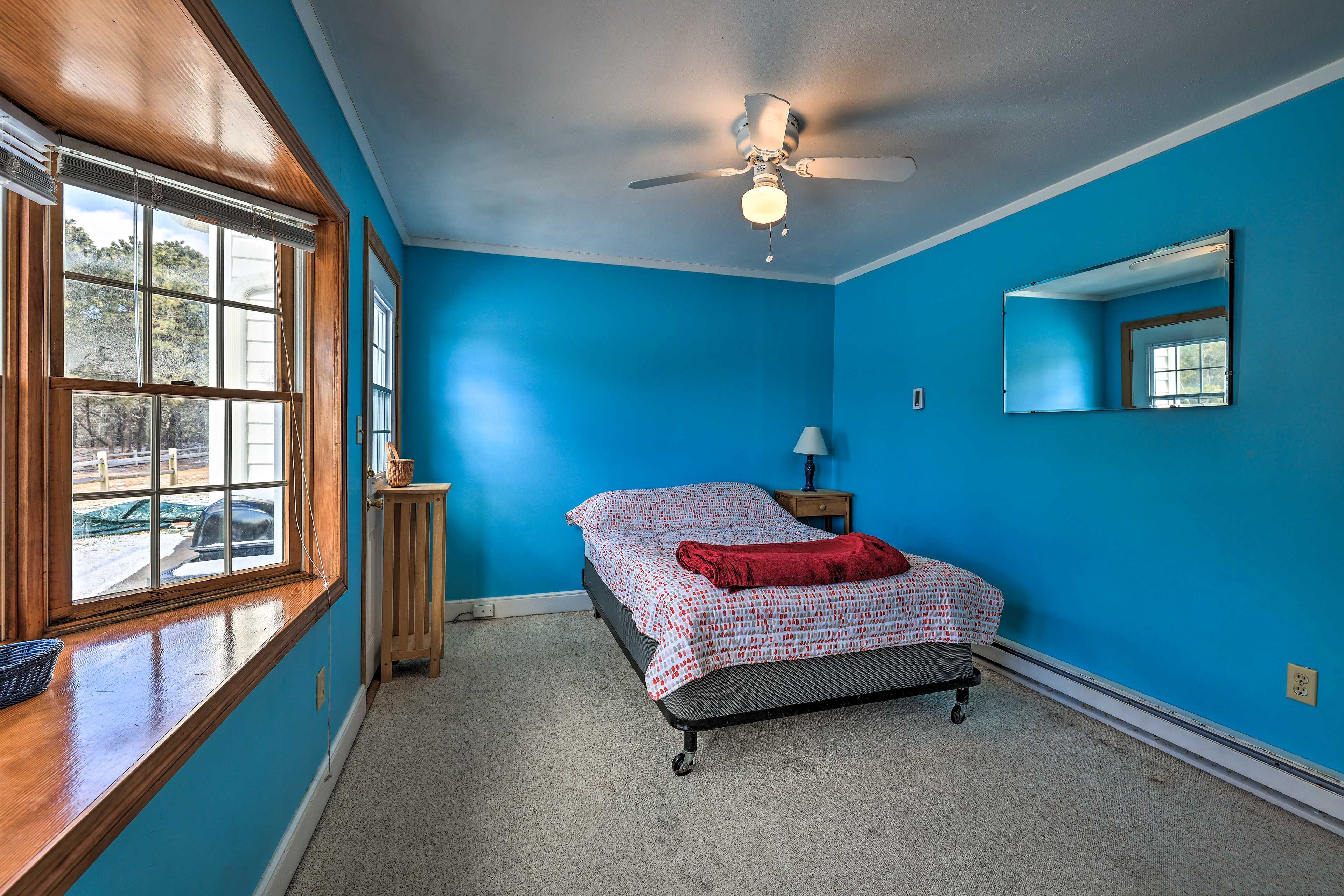Bedroom 1 | Queen Bed