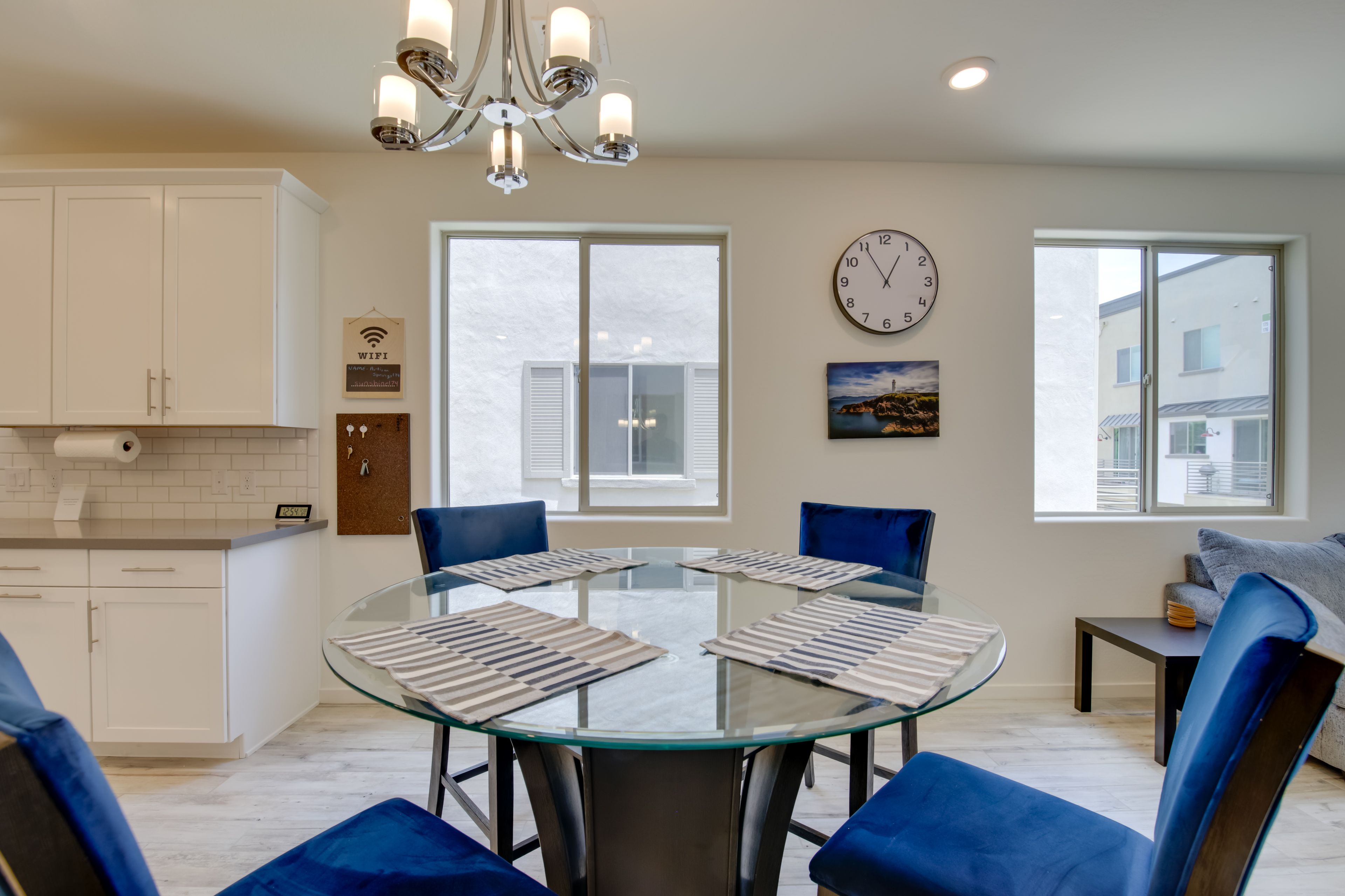 Dining Area | Dishes & Flatware Provided