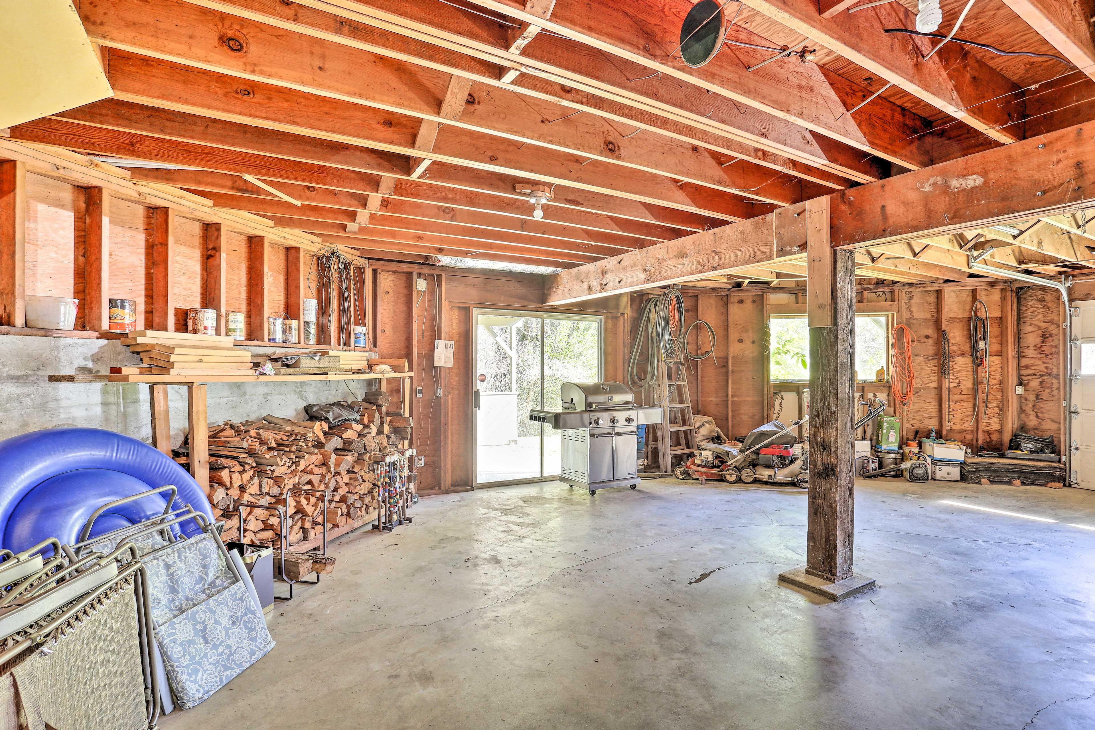 Garage | Gas Grill